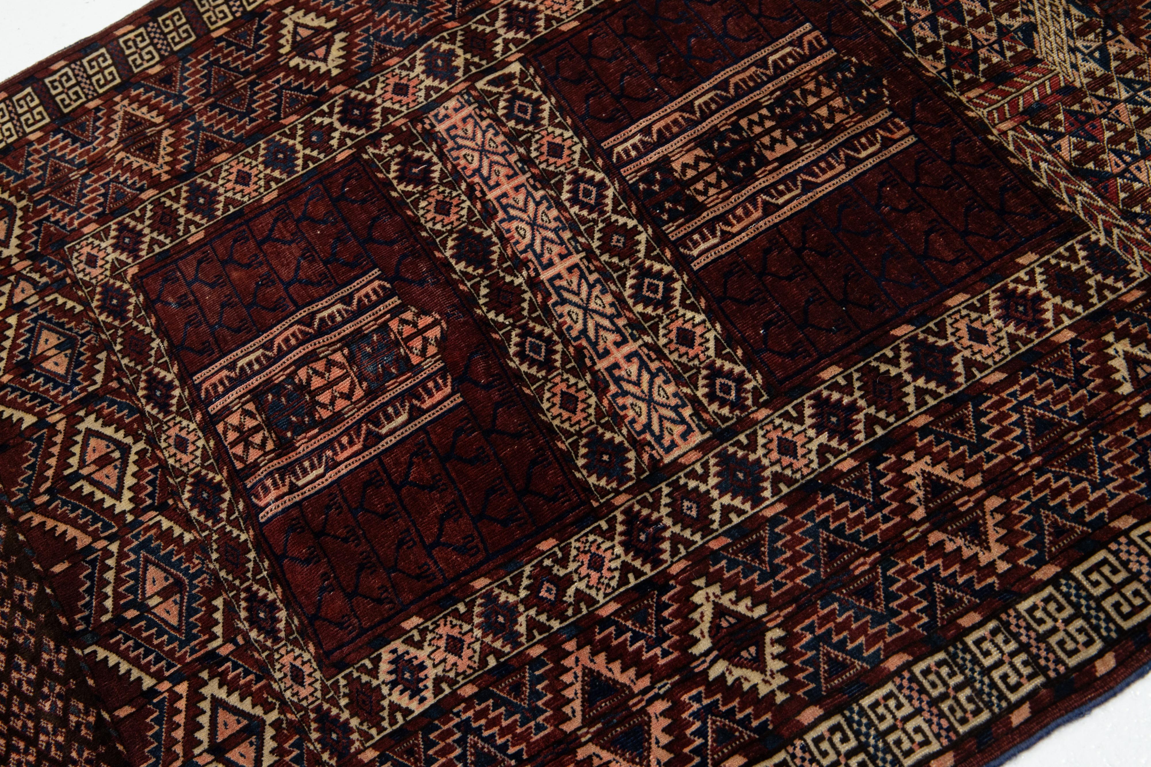 Noué à la main Tapis afghan ancien Yamoud bourgogne en laine fait à la main avec motif sur toute la surface en vente