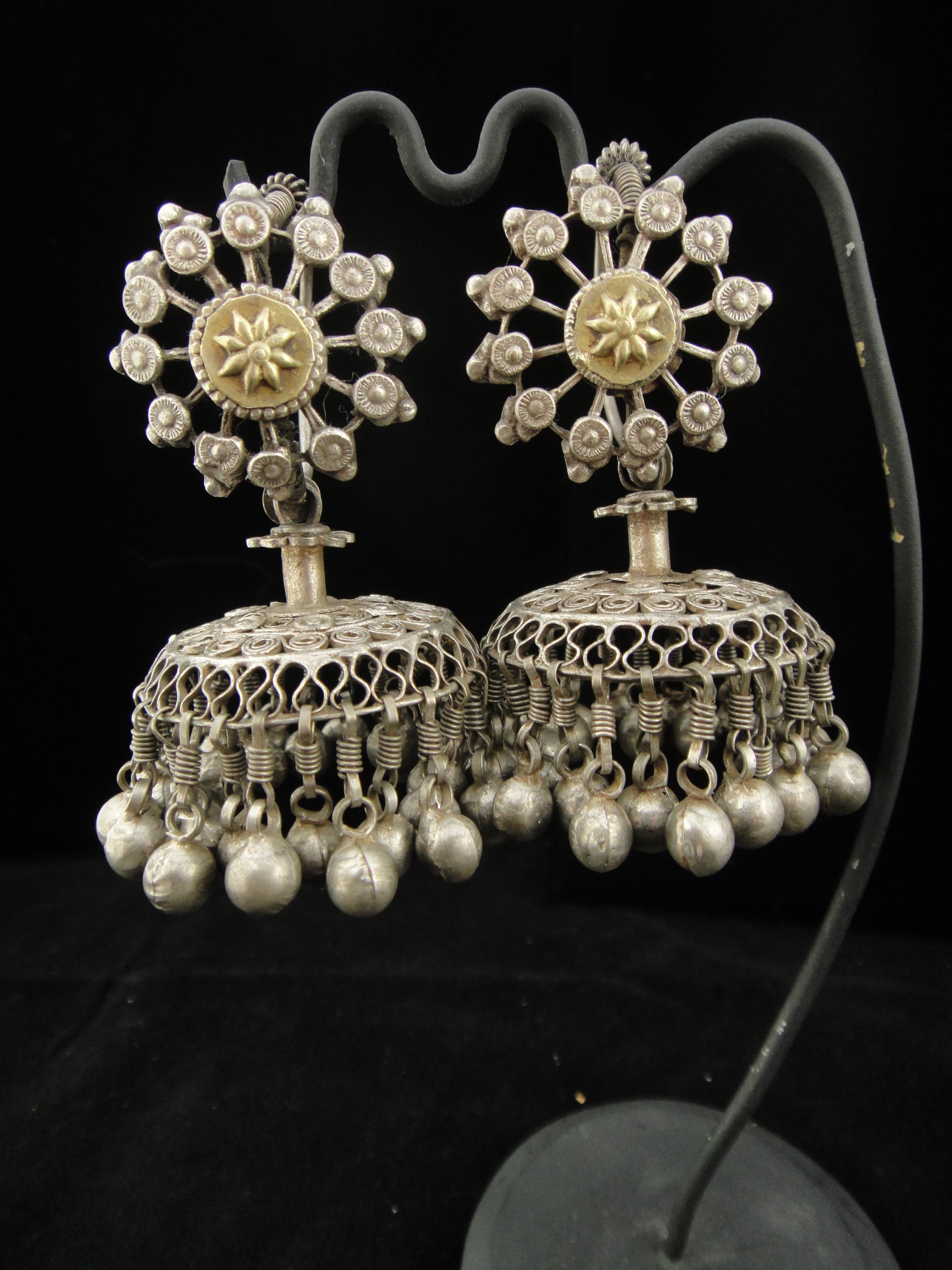 Antique Afghani SIlver Hoop Earrings In Good Condition For Sale In Arcata, CA