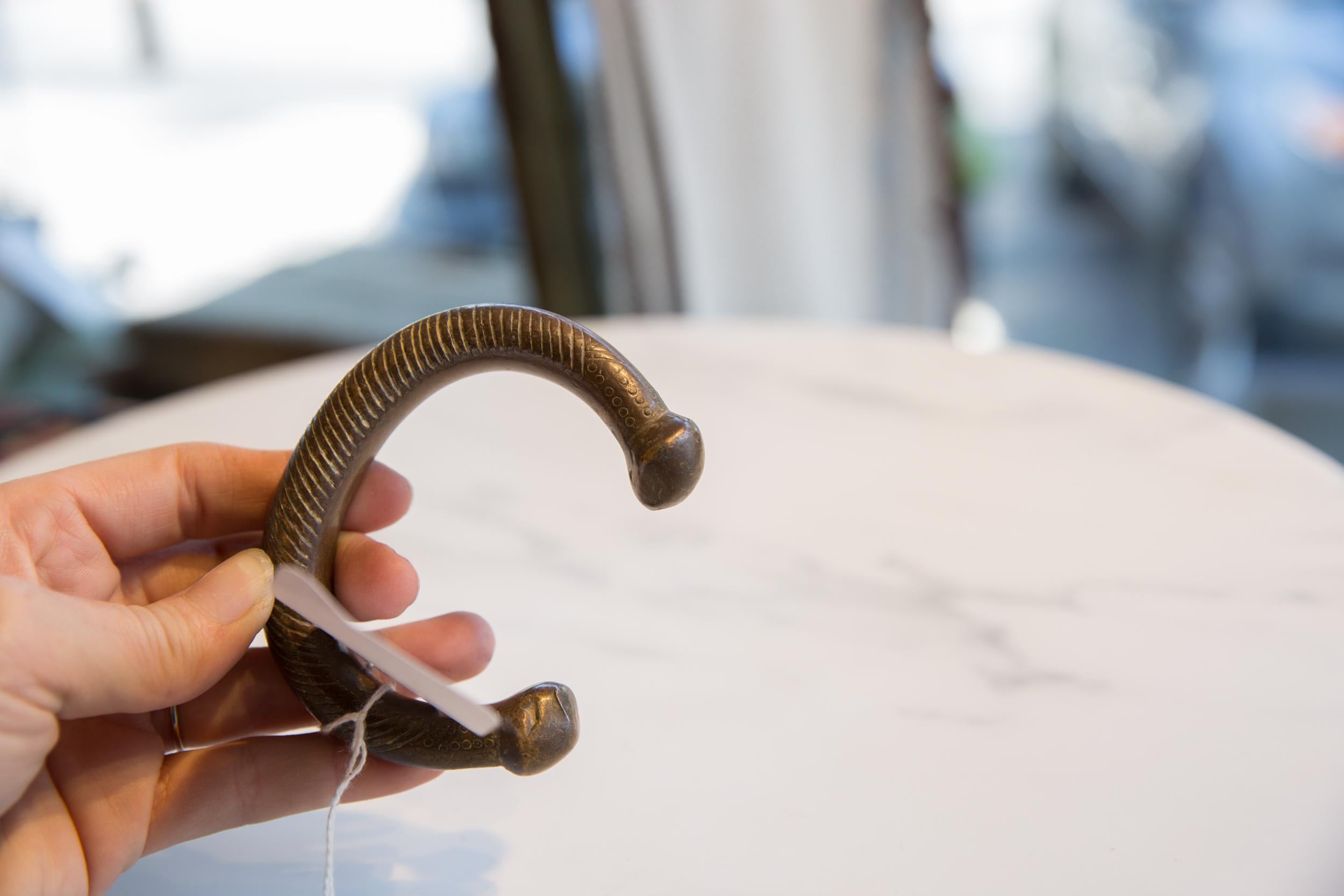 Métal Bracelet manchette serpent africain ancien en bronze en vente