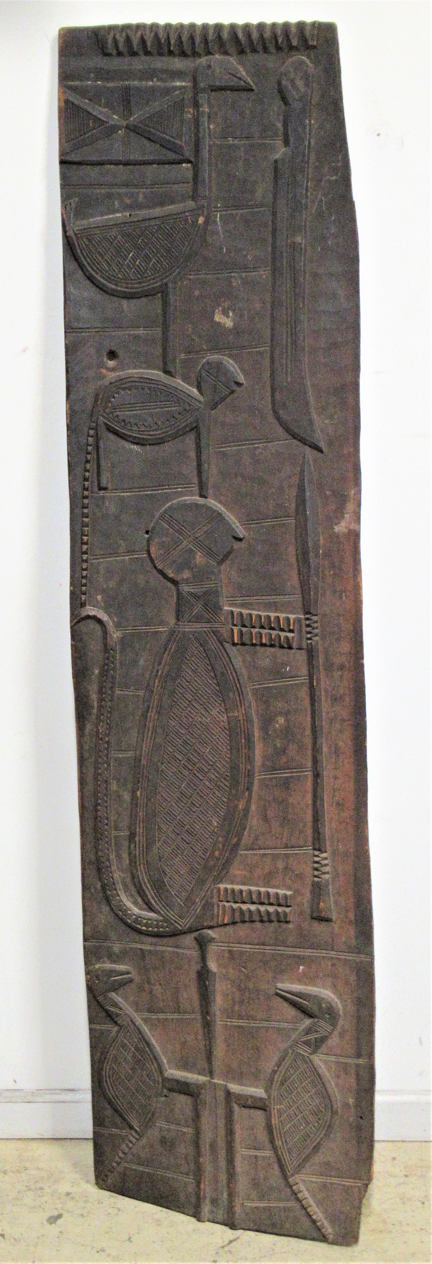 Panneau de porte antique sculpté africain en vente 3