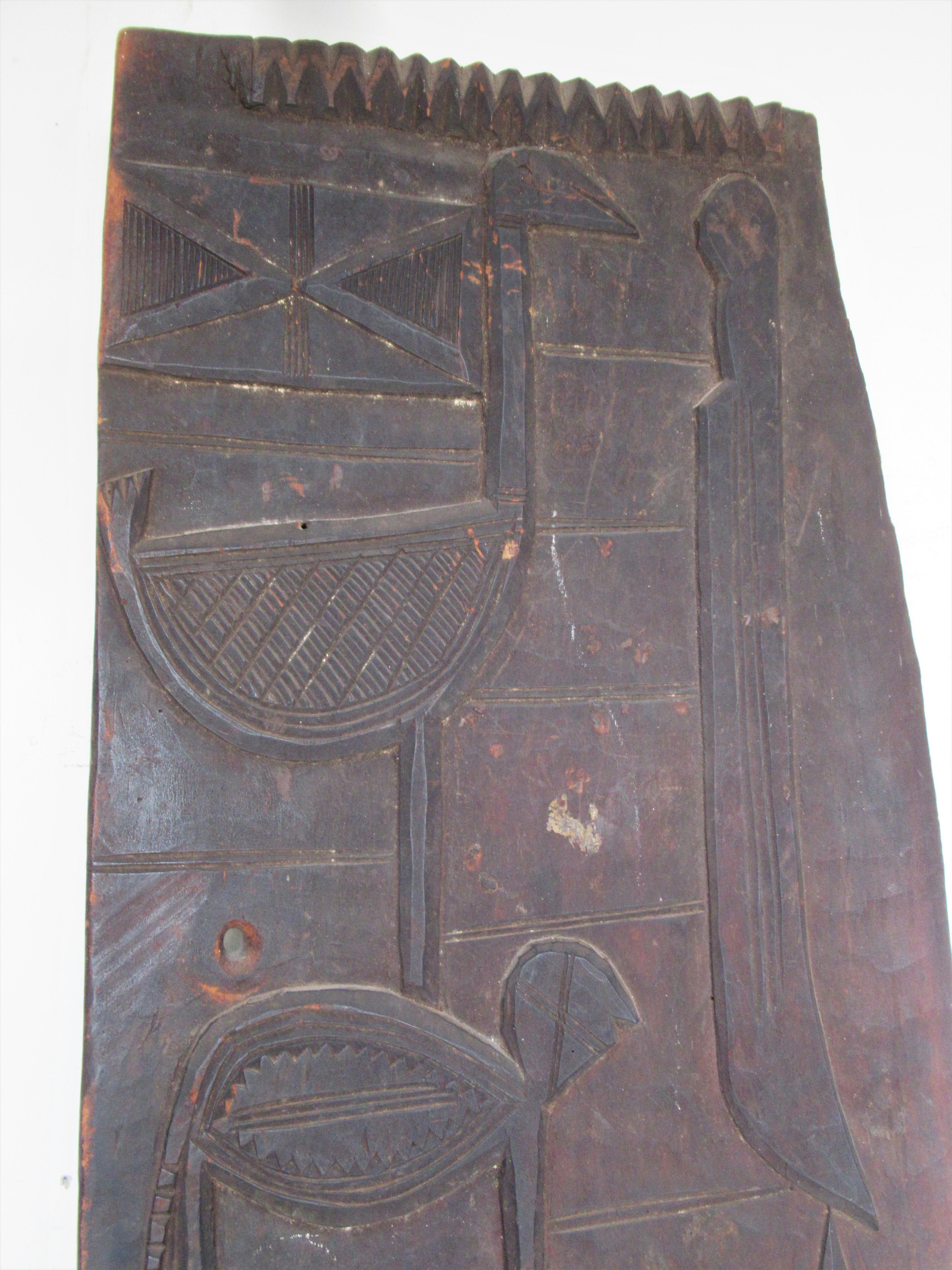 Tribal Panneau de porte antique sculpté africain en vente