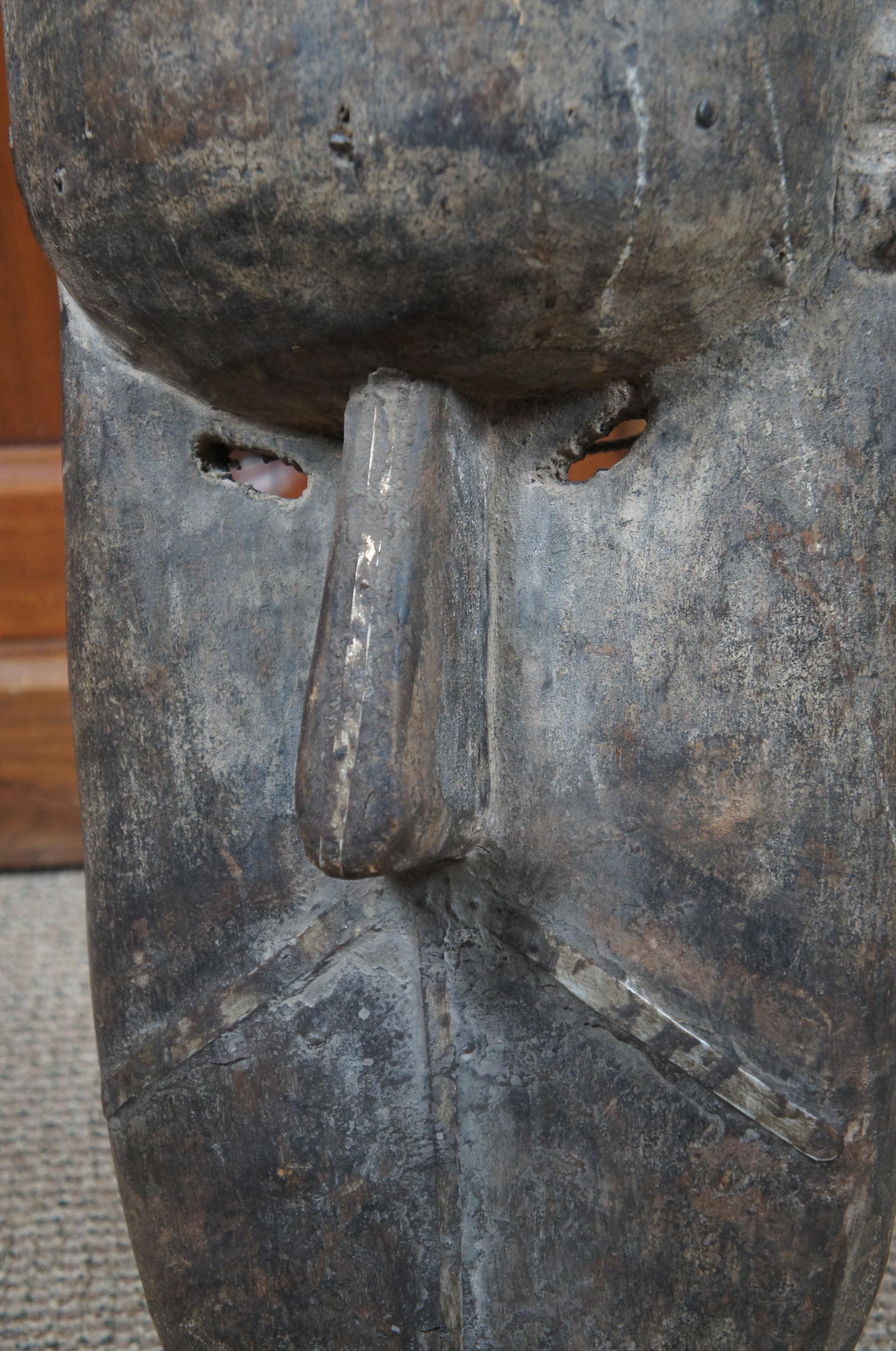 Masque cérémonial africain ancien sculpté Toma Landai tribal en cornes d'art de Guinésie en vente 3
