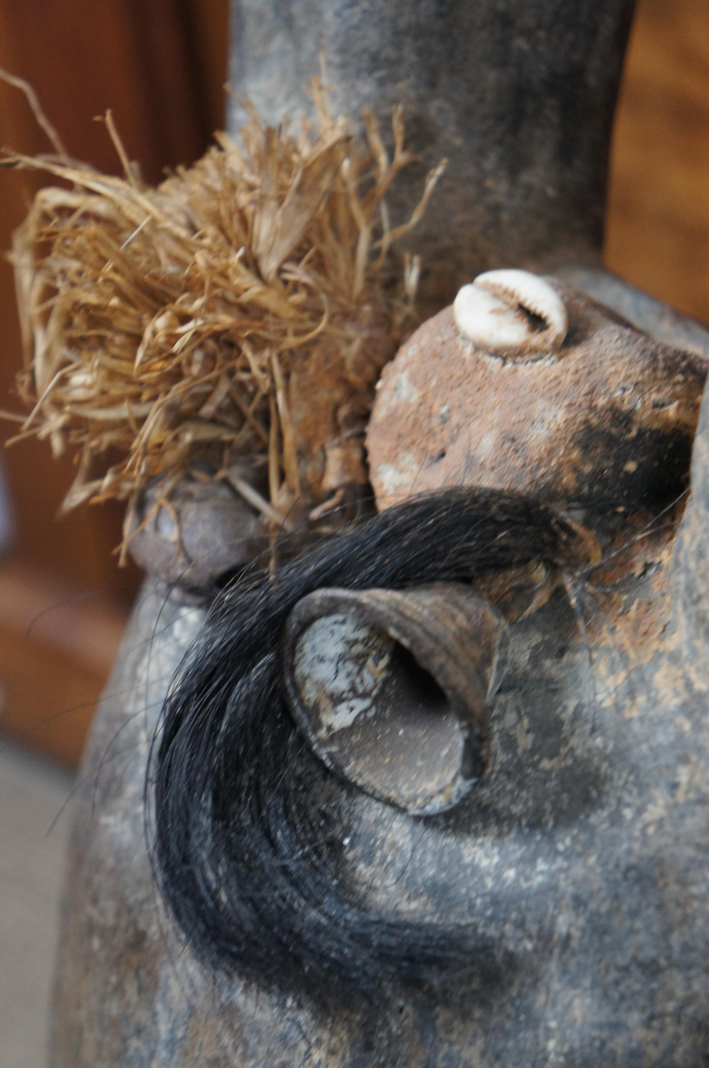 Masque cérémonial africain ancien sculpté Toma Landai tribal en cornes d'art de Guinésie en vente 1