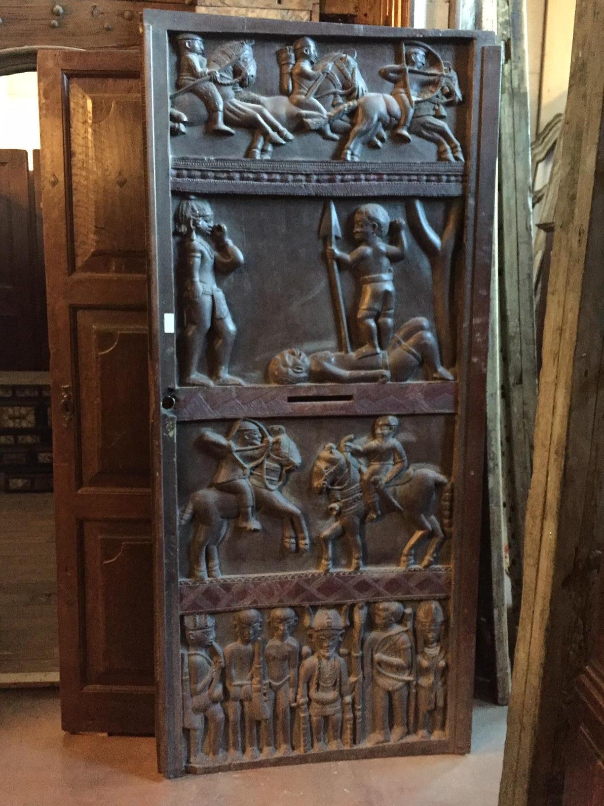 Ancient African entrance door, built in dark wood carved with tribal figures, and slightly polished, from a tribal artist in the heart of black Africa, a time of difficult dating but in the 1900s.
Ideal as a door for travel enthusiasts or as a