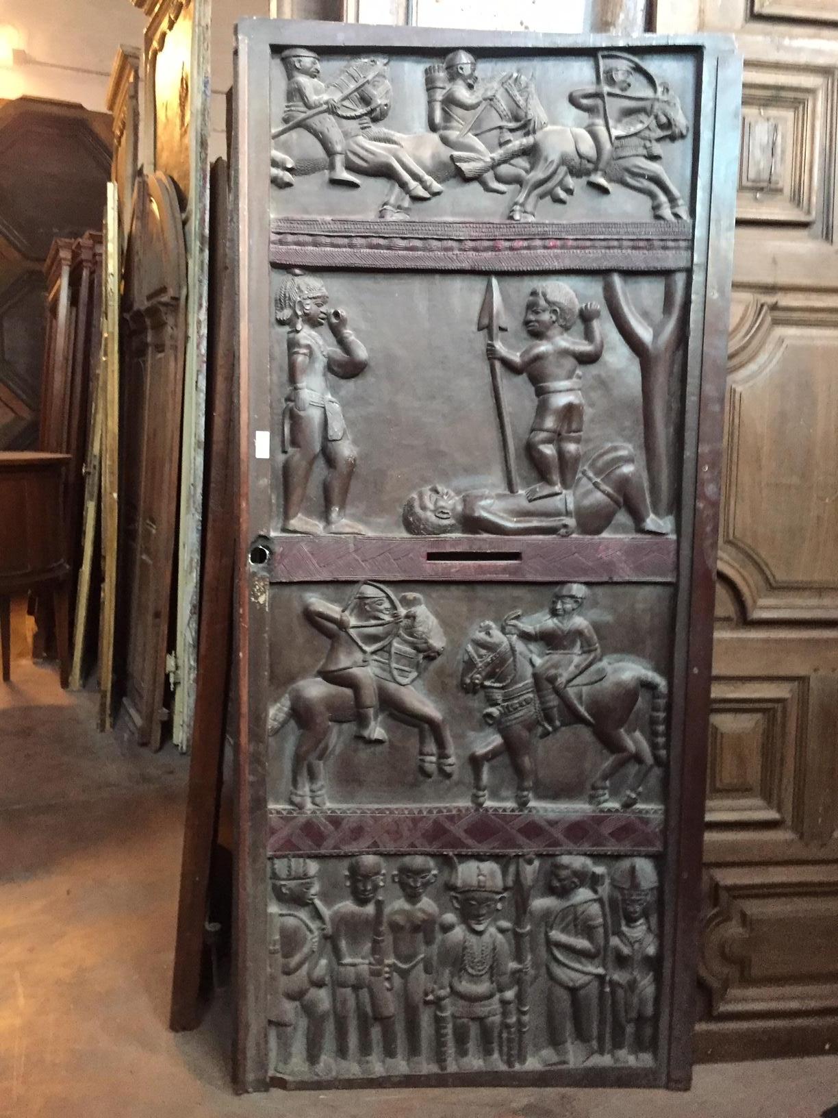 Antique African Entrance Door, Dark Wood Carved Tribal Figures, 1900s In Good Condition In Cuneo, Italy (CN)