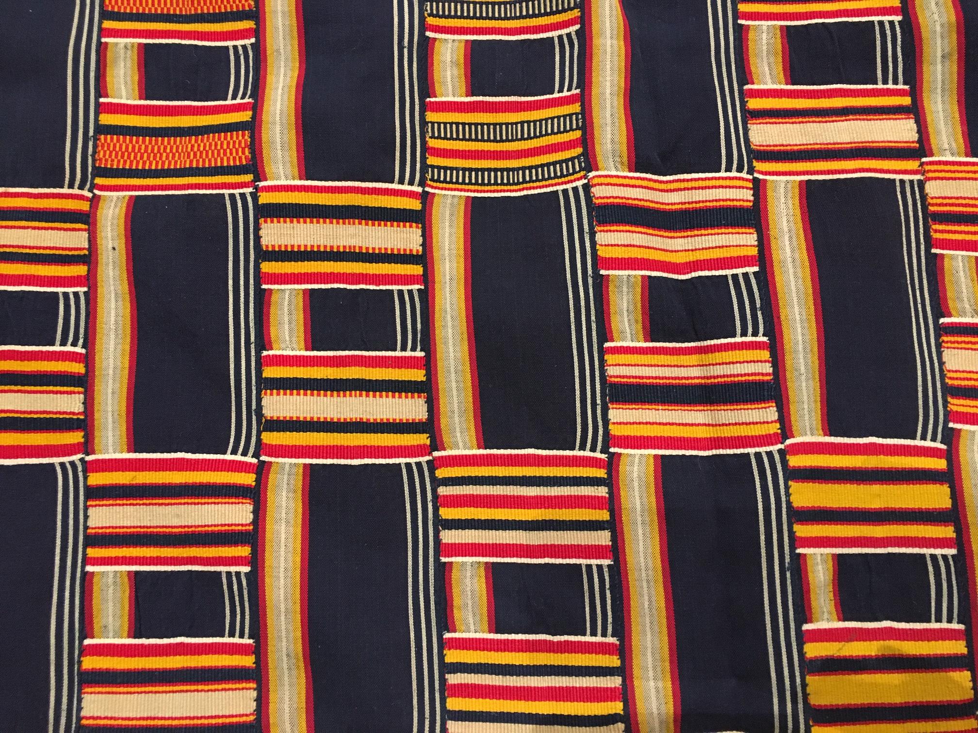 Antique African Ewe Kente Textile. Size: 5 ft 9 in x 8 ft 7 in (1.75 m x 2.62 m) In Excellent Condition In New York, NY