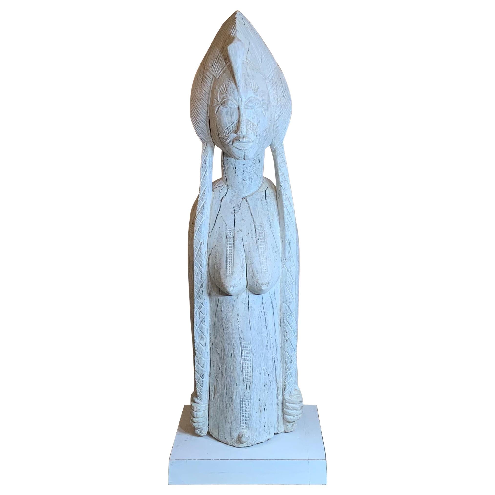 Antike afrikanische handgeschnitzte Frau-Skulptur