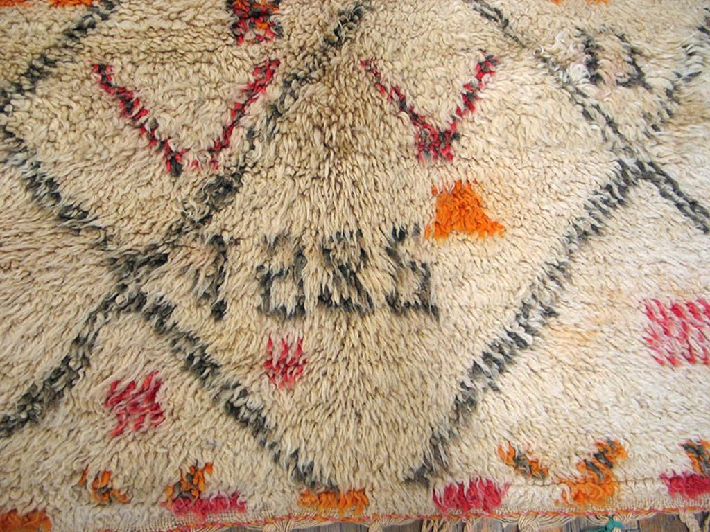 Marokkanischer Teppich aus der Mitte des 20. Jahrhunderts ( 5''6 x 9''10 - 168 x 300) (Wolle) im Angebot