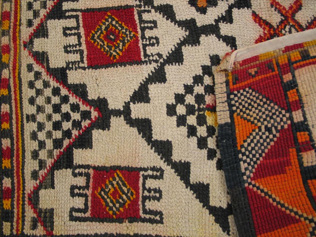 Antiker afrikanischer marokkanischer antiker Teppich im Zustand „Gut“ im Angebot in New York, NY