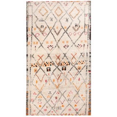 Mid 20th Century Moroccan Carpet ( 5'6" x 9'10" - 168 x 300 )