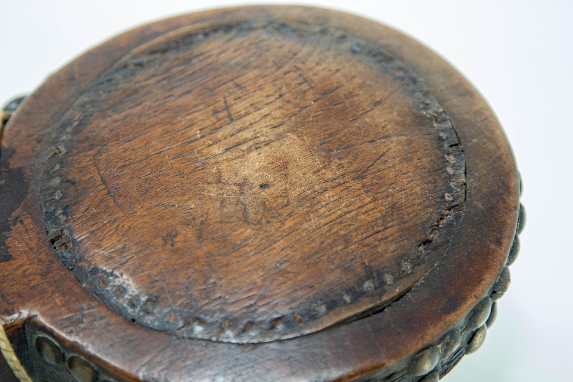 Antigua Petaca Africana Marroquí Tribal de Madera Tallada S. XIX siglo XIX en venta