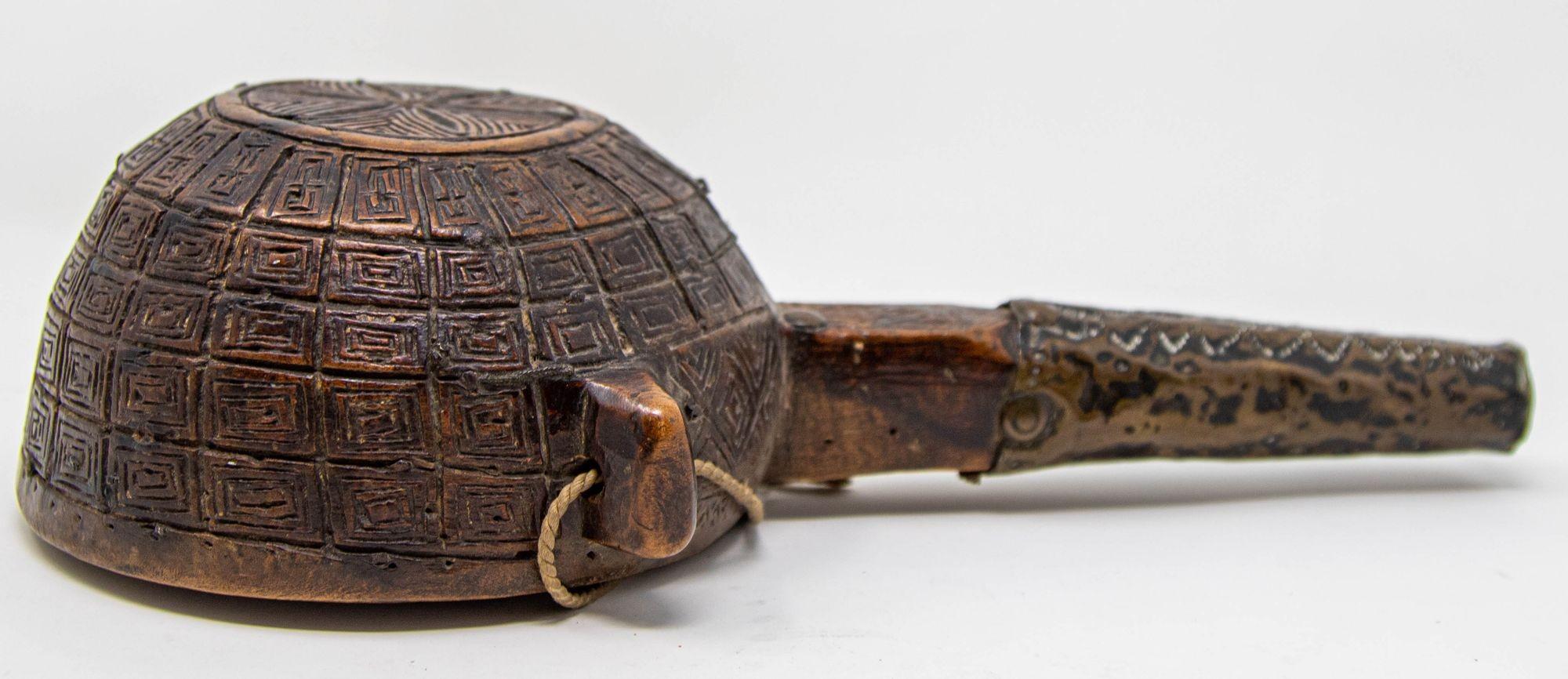 Antigua Petaca Africana Marroquí Tribal de Madera S. XIX en venta 4