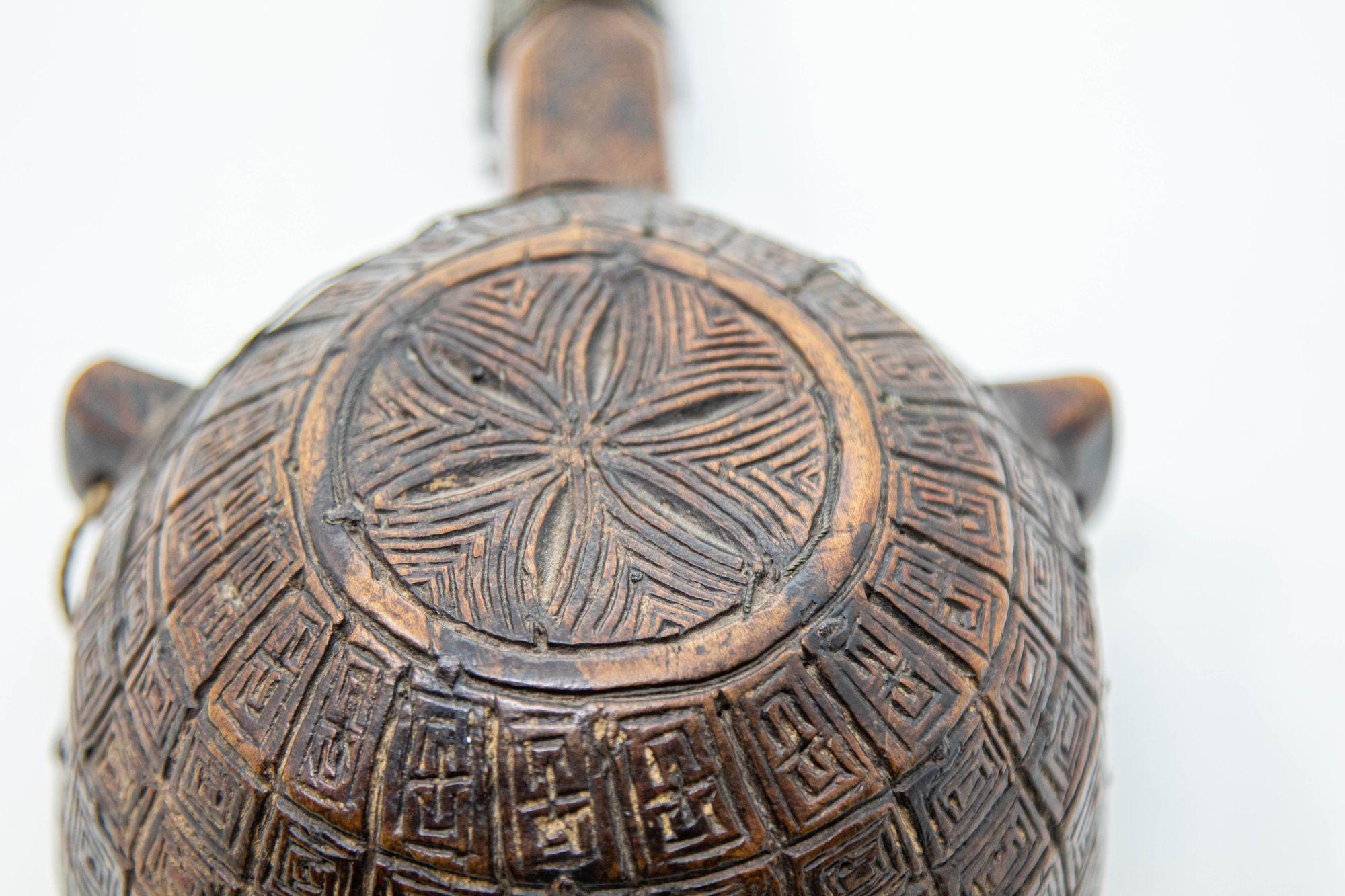 Antigua Petaca Africana Marroquí Tribal de Madera S. XIX en venta 7