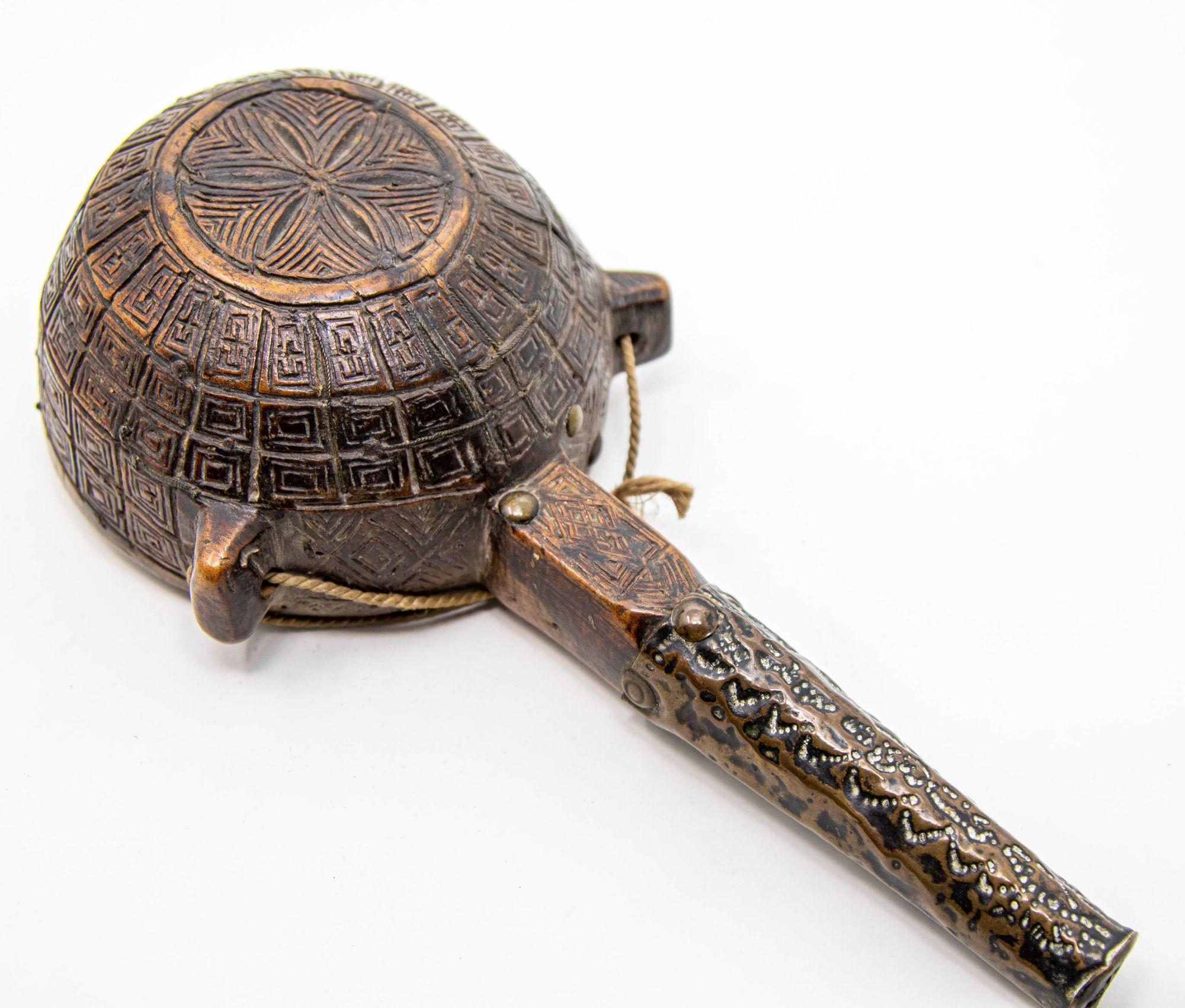 Antigua Petaca Africana Marroquí Tribal de Madera S. XIX en venta 8