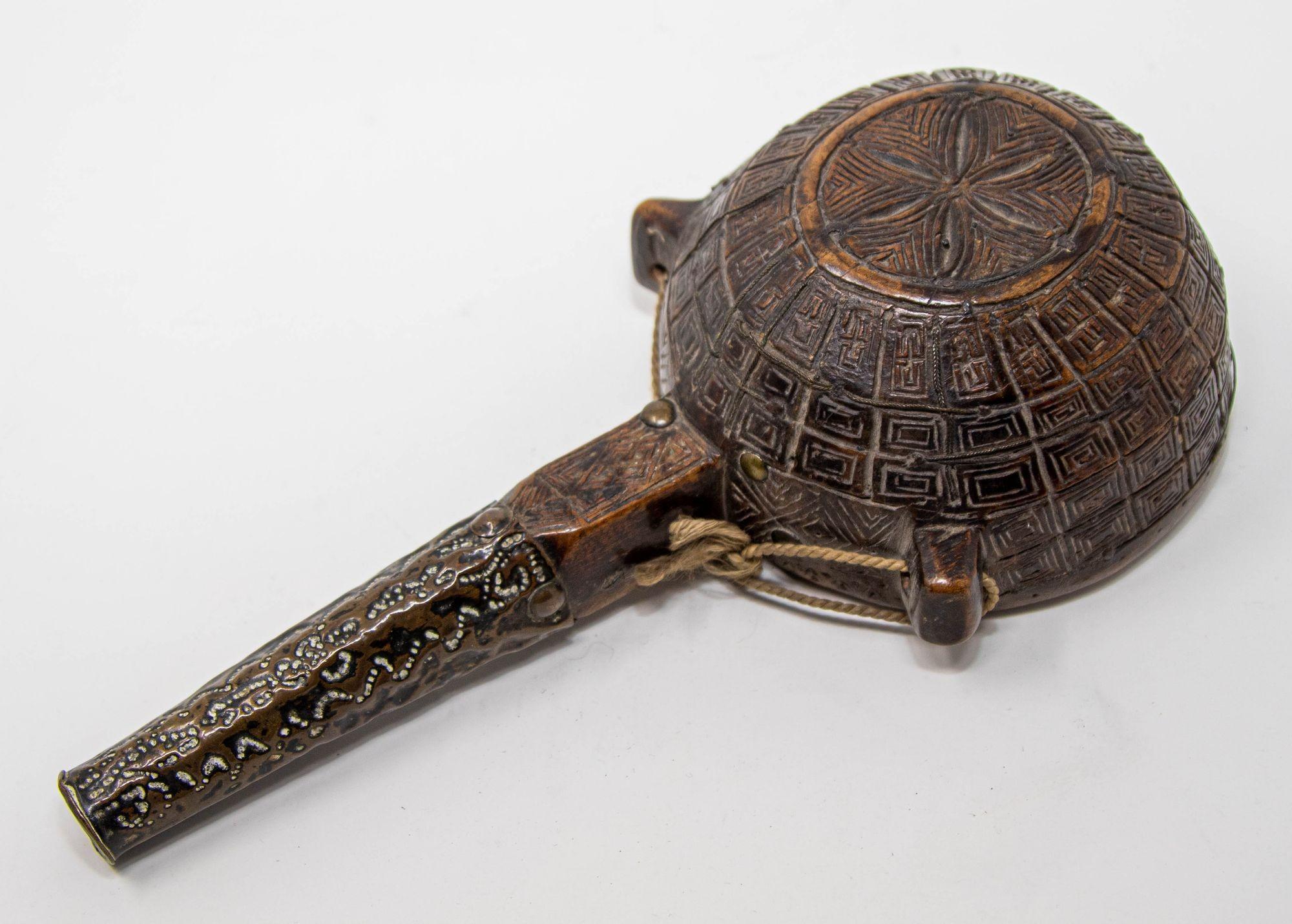 Antigua Petaca Africana Marroquí Tribal de Madera S. XIX Tallado a mano en venta