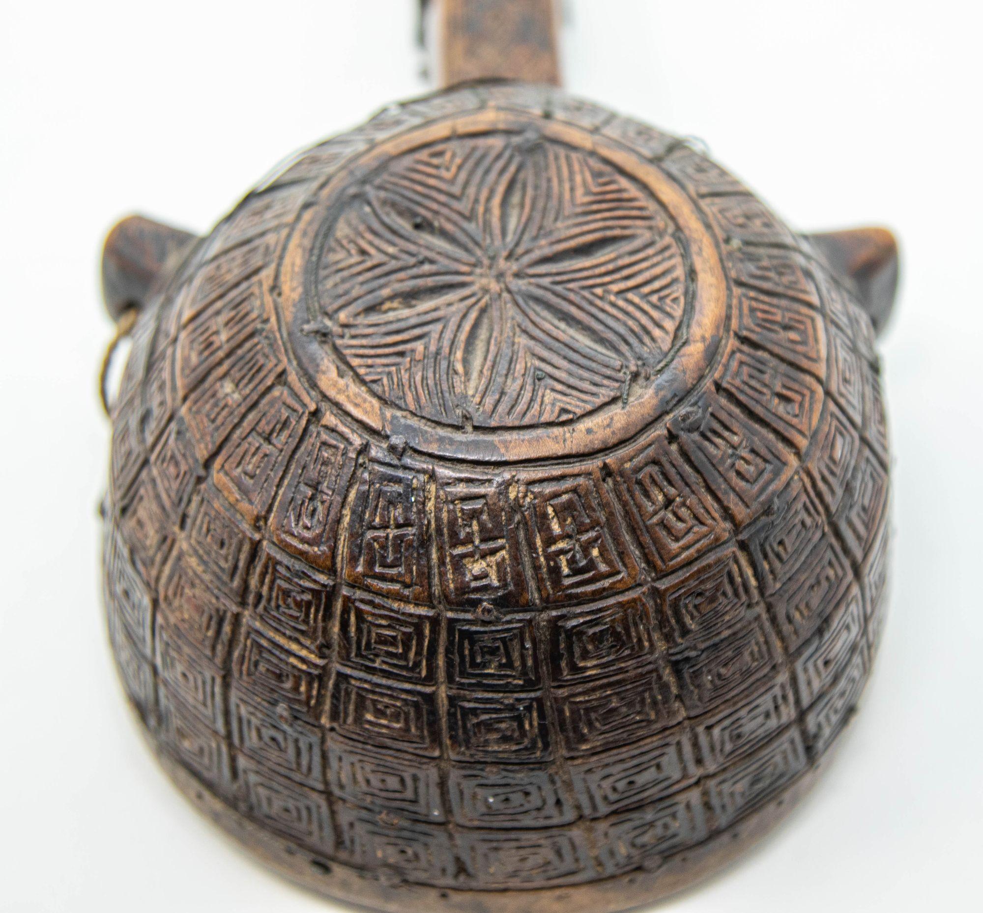 Antigua Petaca Africana Marroquí Tribal de Madera S. XIX siglo XIX en venta