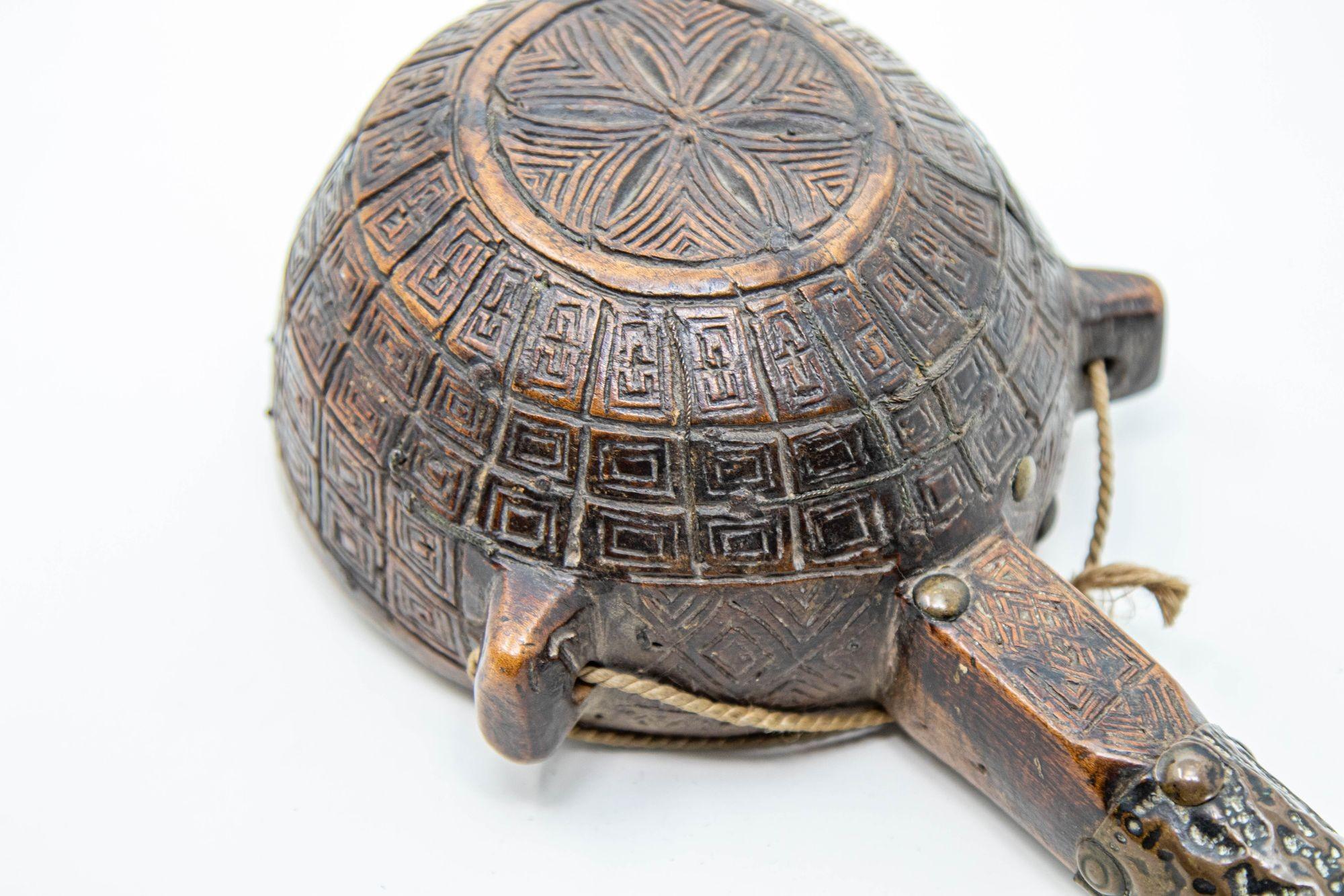 Antigua Petaca Africana Marroquí Tribal de Madera S. XIX en venta 2
