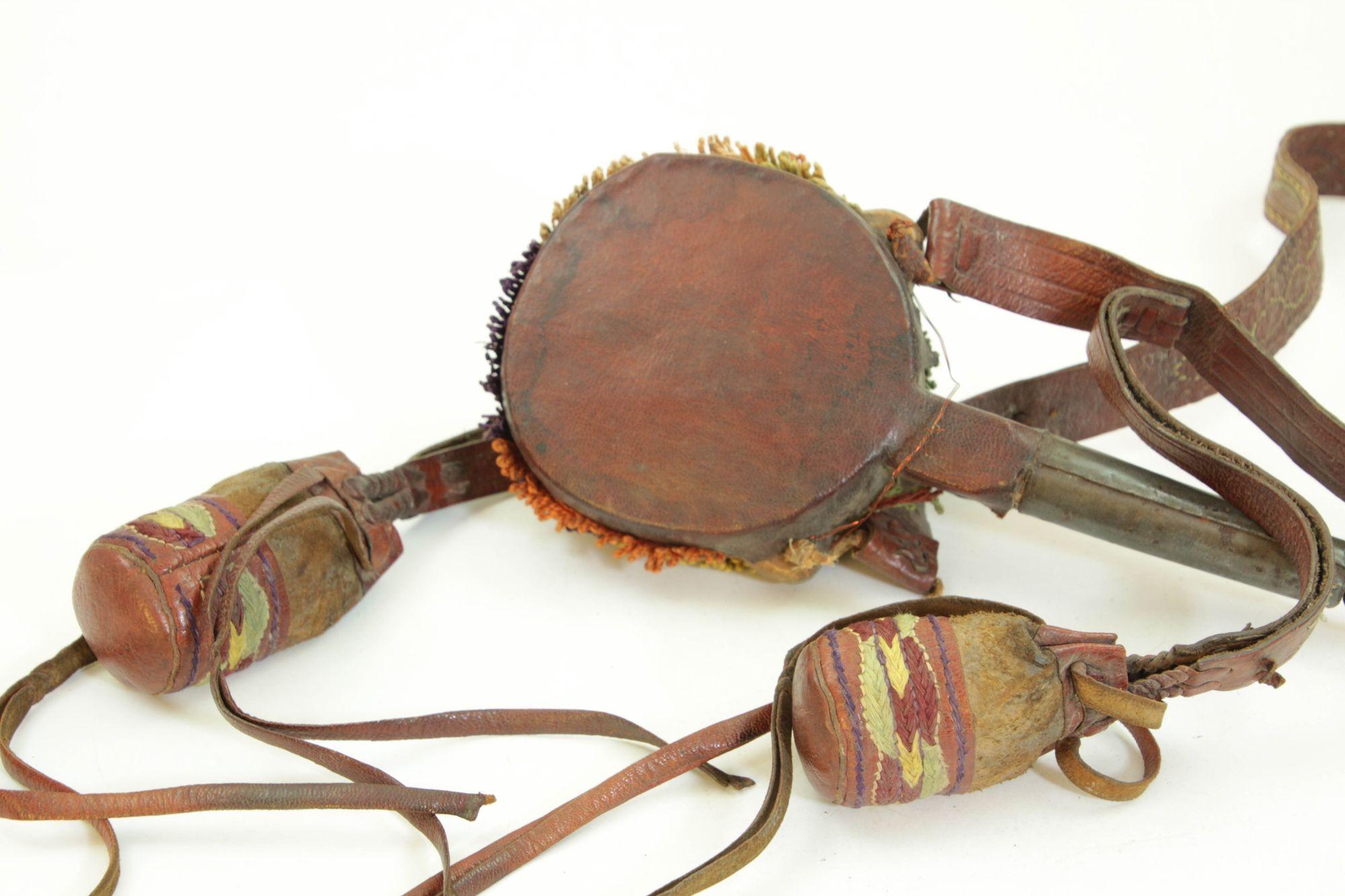 Antique African Moroccan Tuareg Carved Wood Medicinal Flask 19th C. For Sale 5