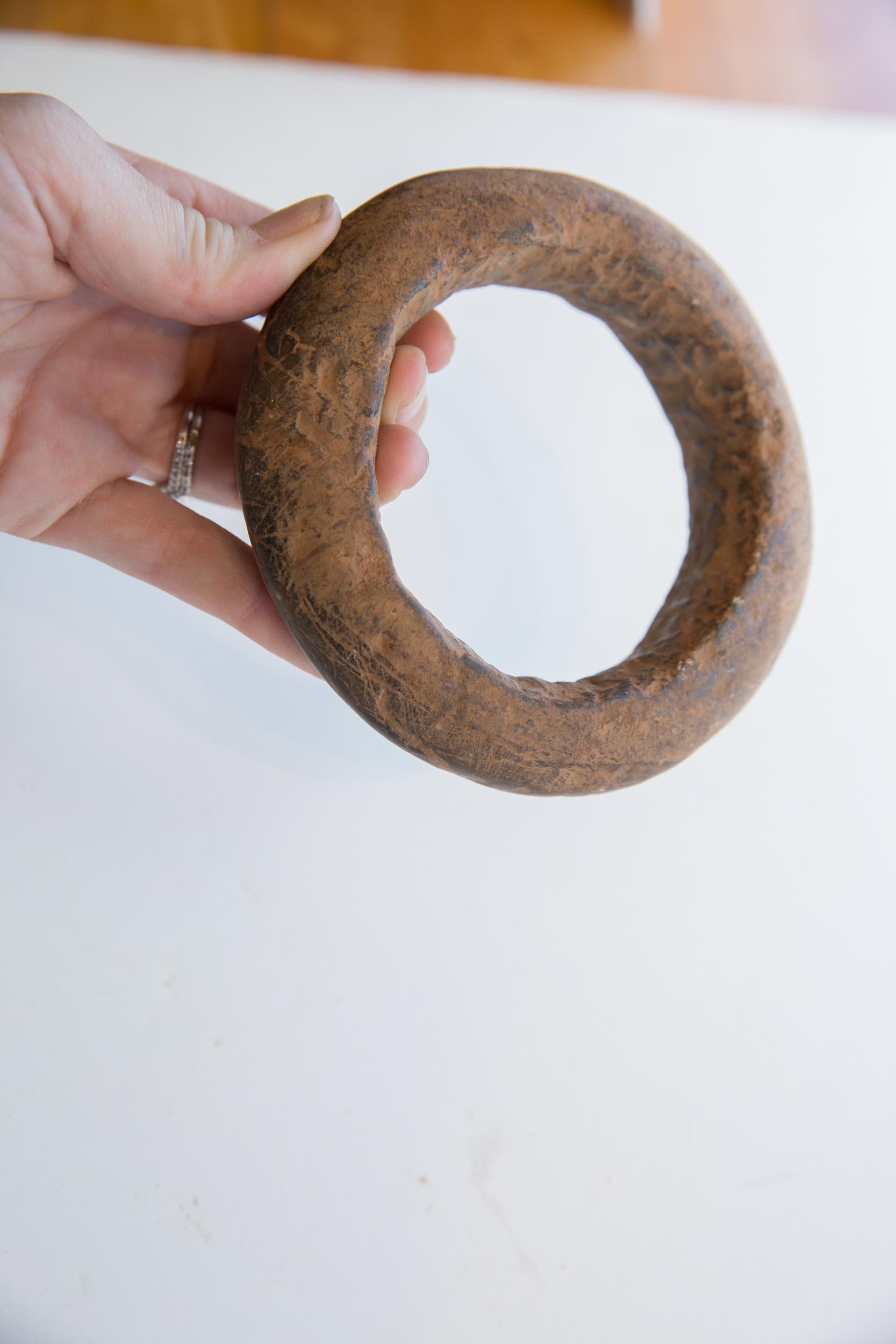 Antikes afrikanisches Marmorarmband aus der Neolithischen Ära (Nordafrikanisch) im Angebot