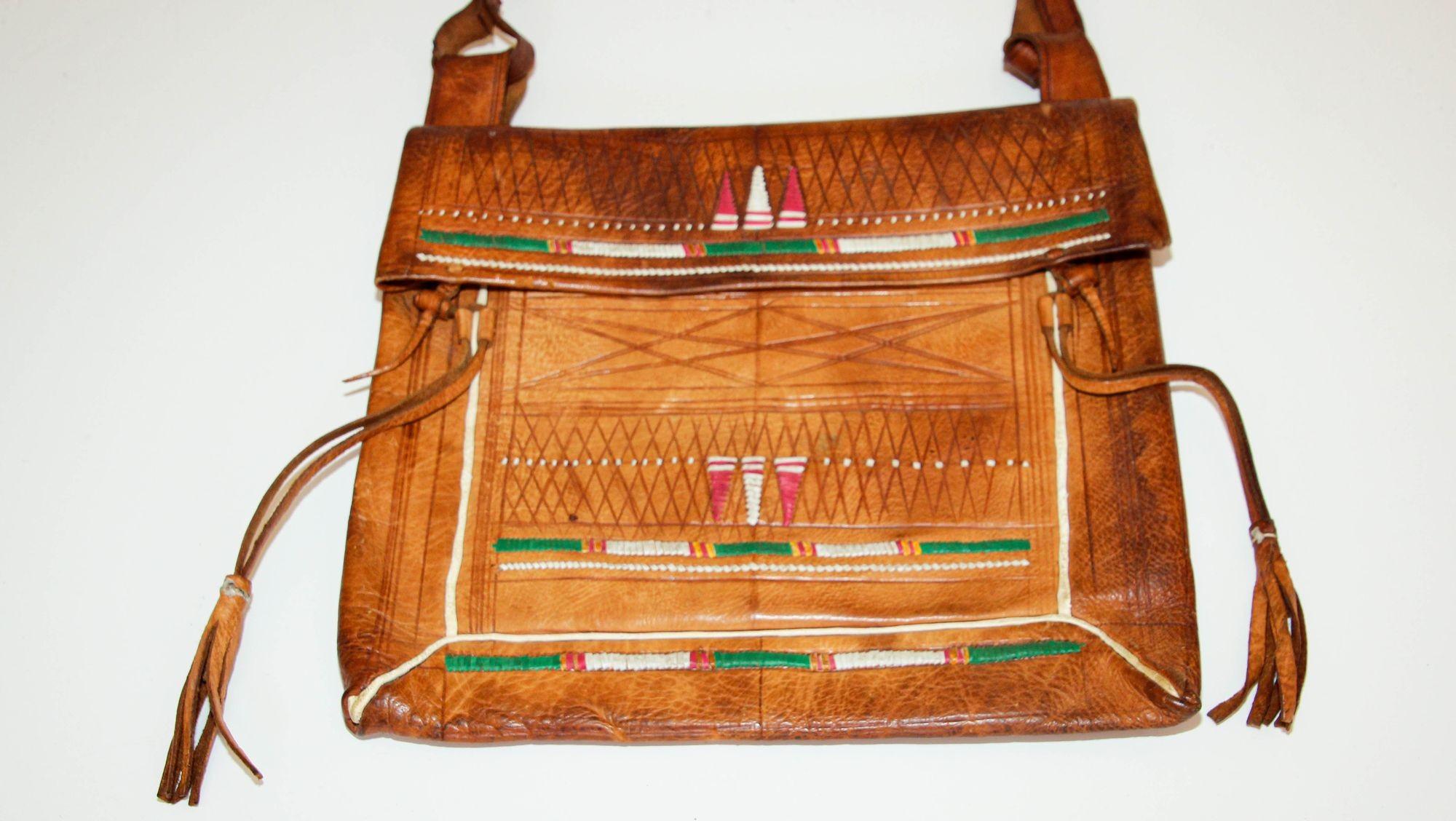 Antique African Tuareg Moroccan Shoulder Leather Bag 1960s Collectible For Sale 5