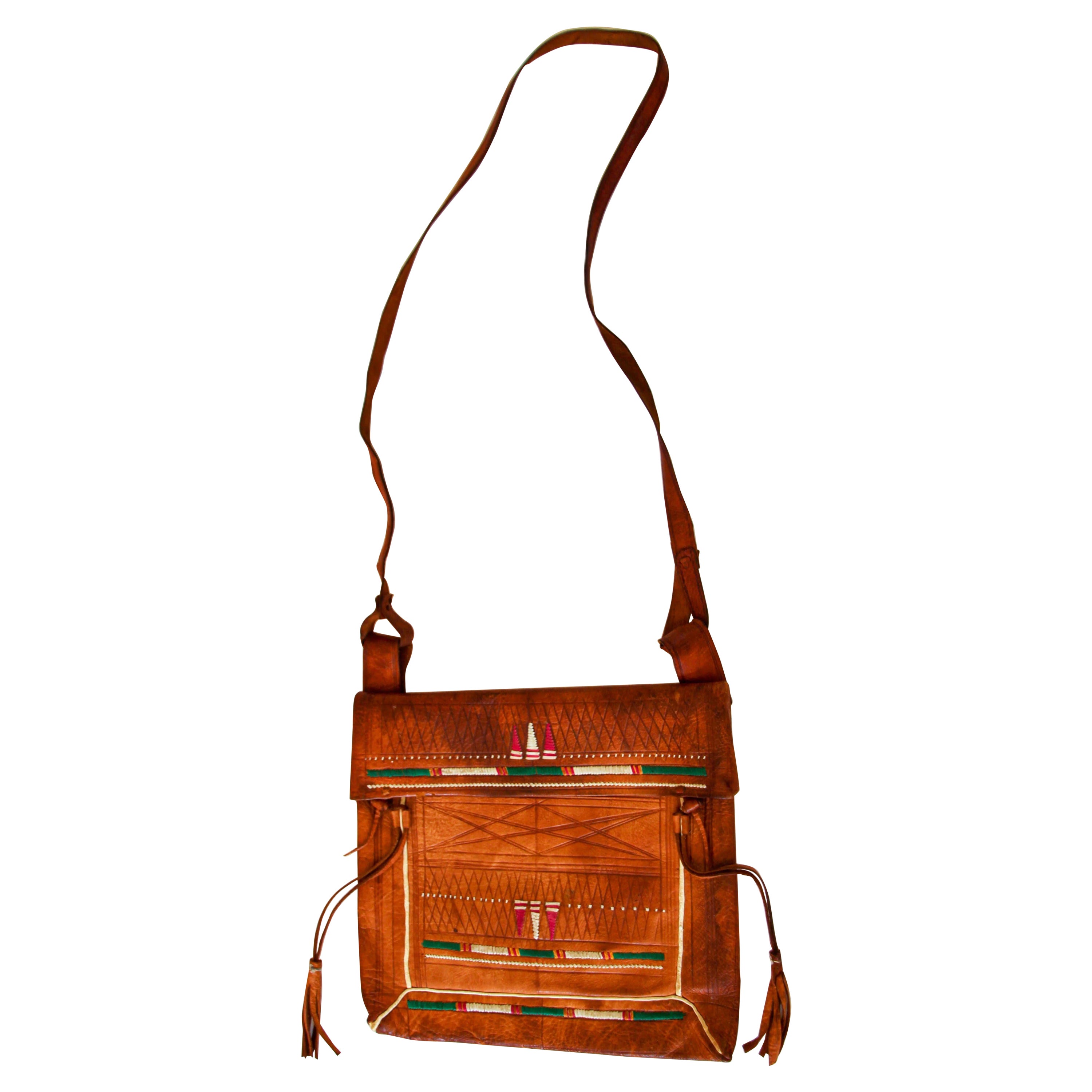 Ancien sac à bandoulière marocain africain en cuir Tuareg des années 1960, pièce de collection