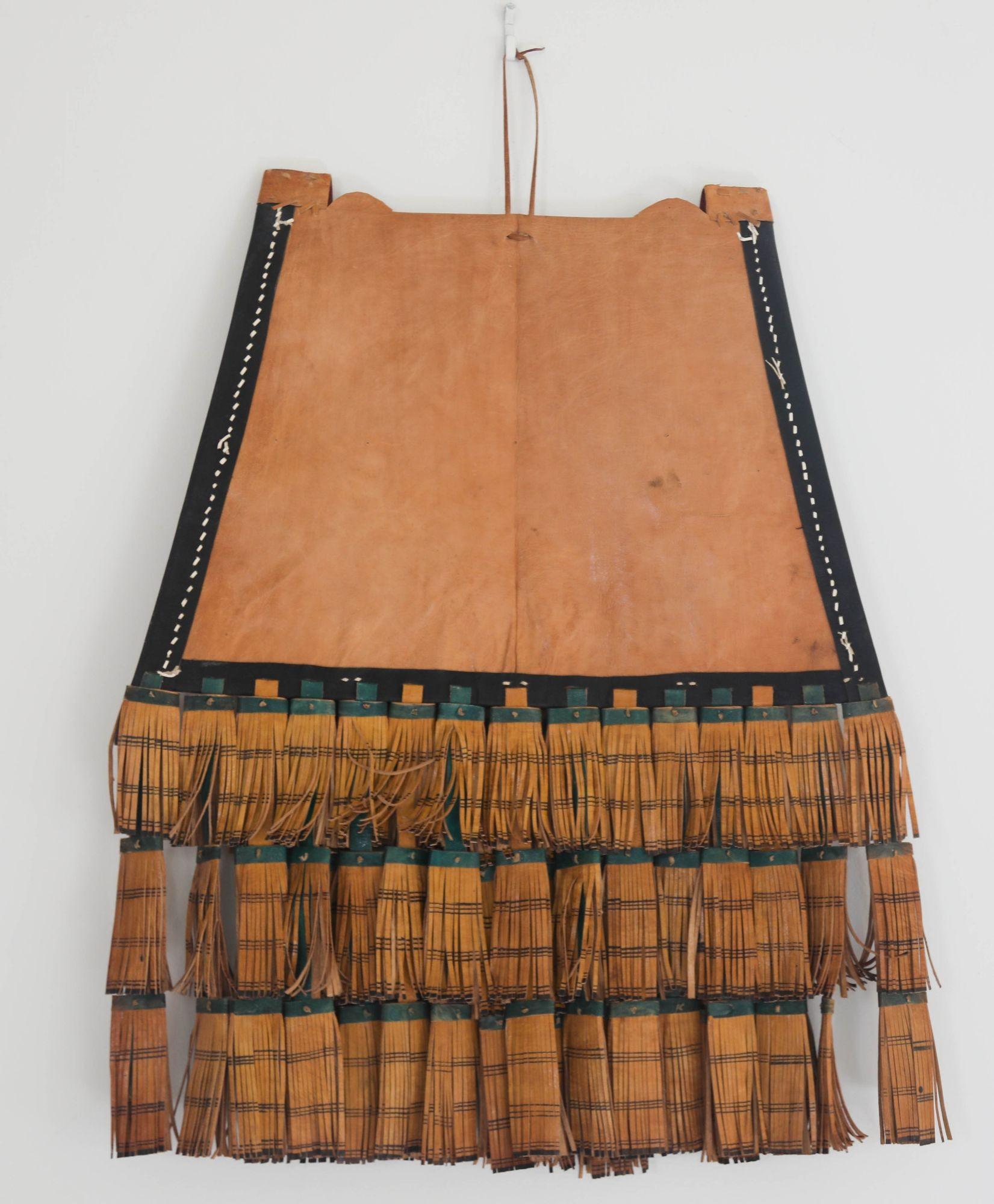Antiguo bolso africano tuareg de cuero rojo, negro y marrón Maliense en venta