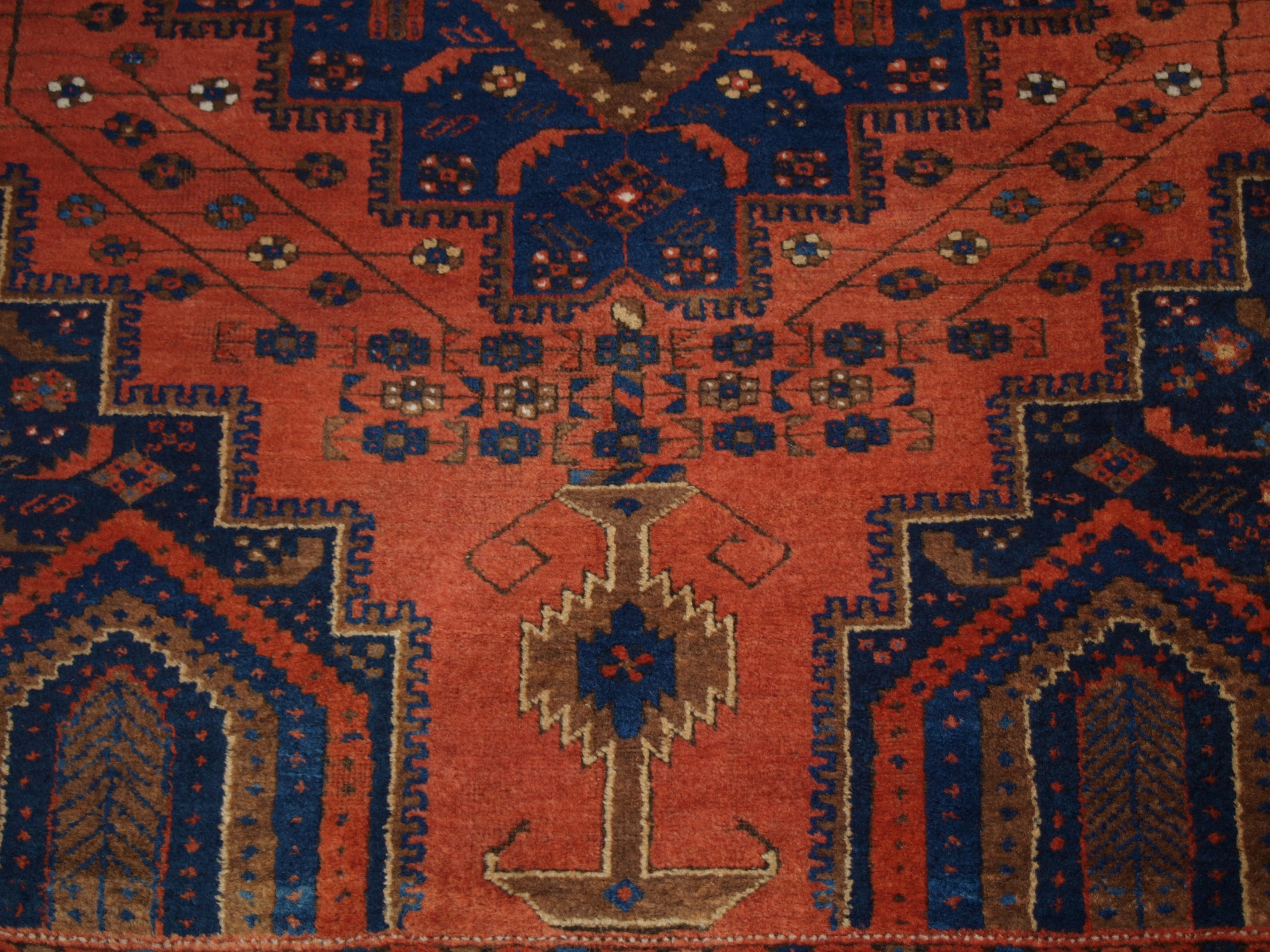 Antique Afshar Neriz Rug with Vase Design and Floral Spray For Sale 4