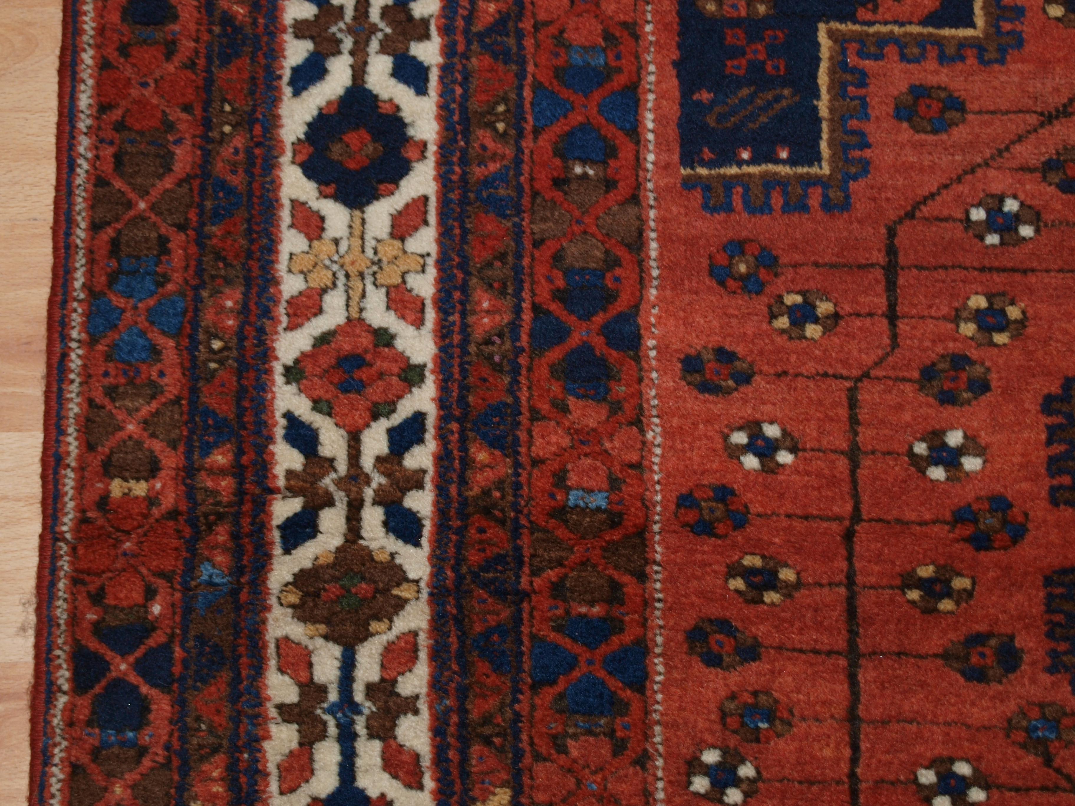 Antique Afshar Neriz Rug with Vase Design and Floral Spray For Sale 3