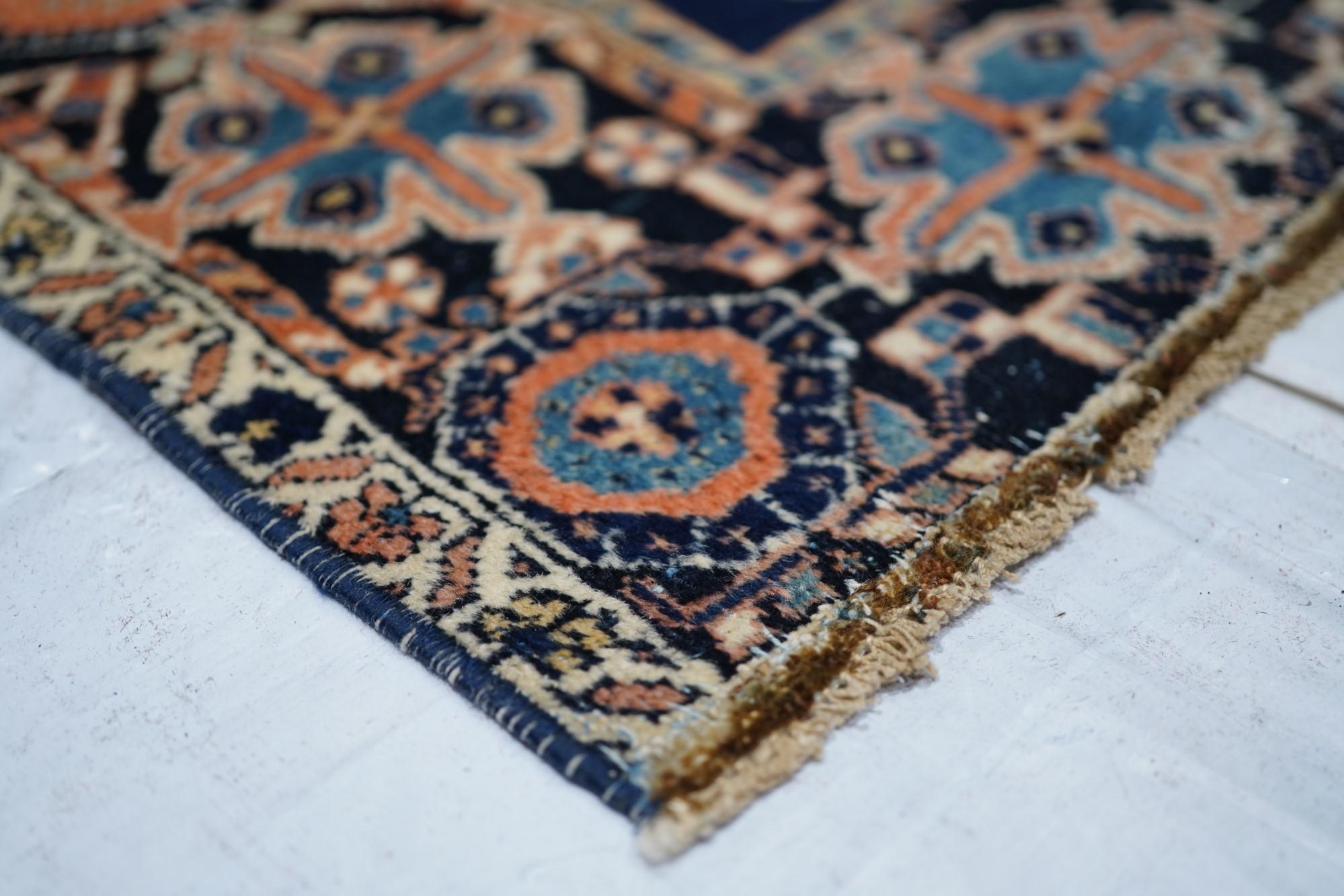 Antiker Afshar-Teppich 3'11'' x 5'0'' (Persisch) im Angebot
