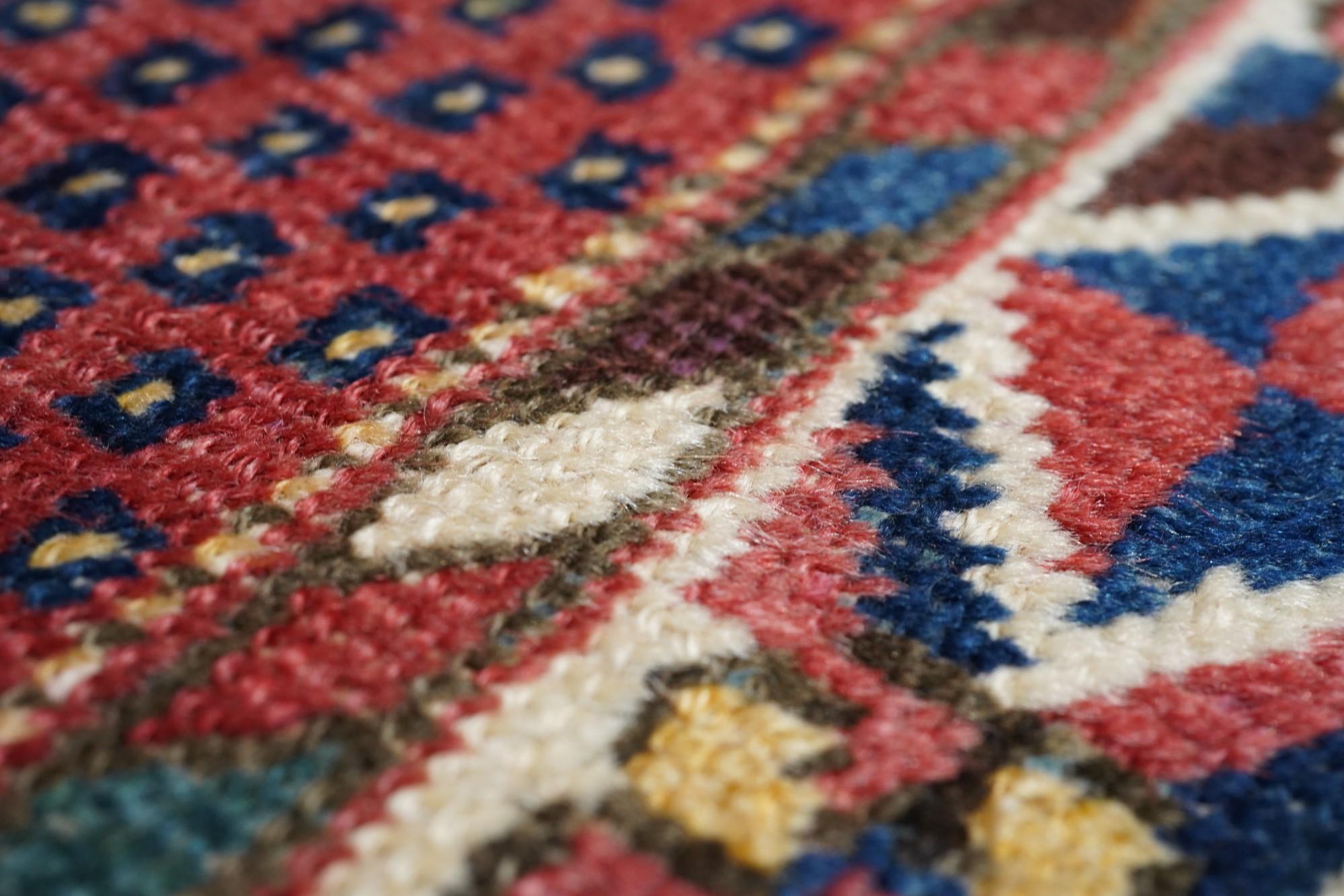 Laine Tapis Afshar ancien 3'6'' x 3'10'' en vente