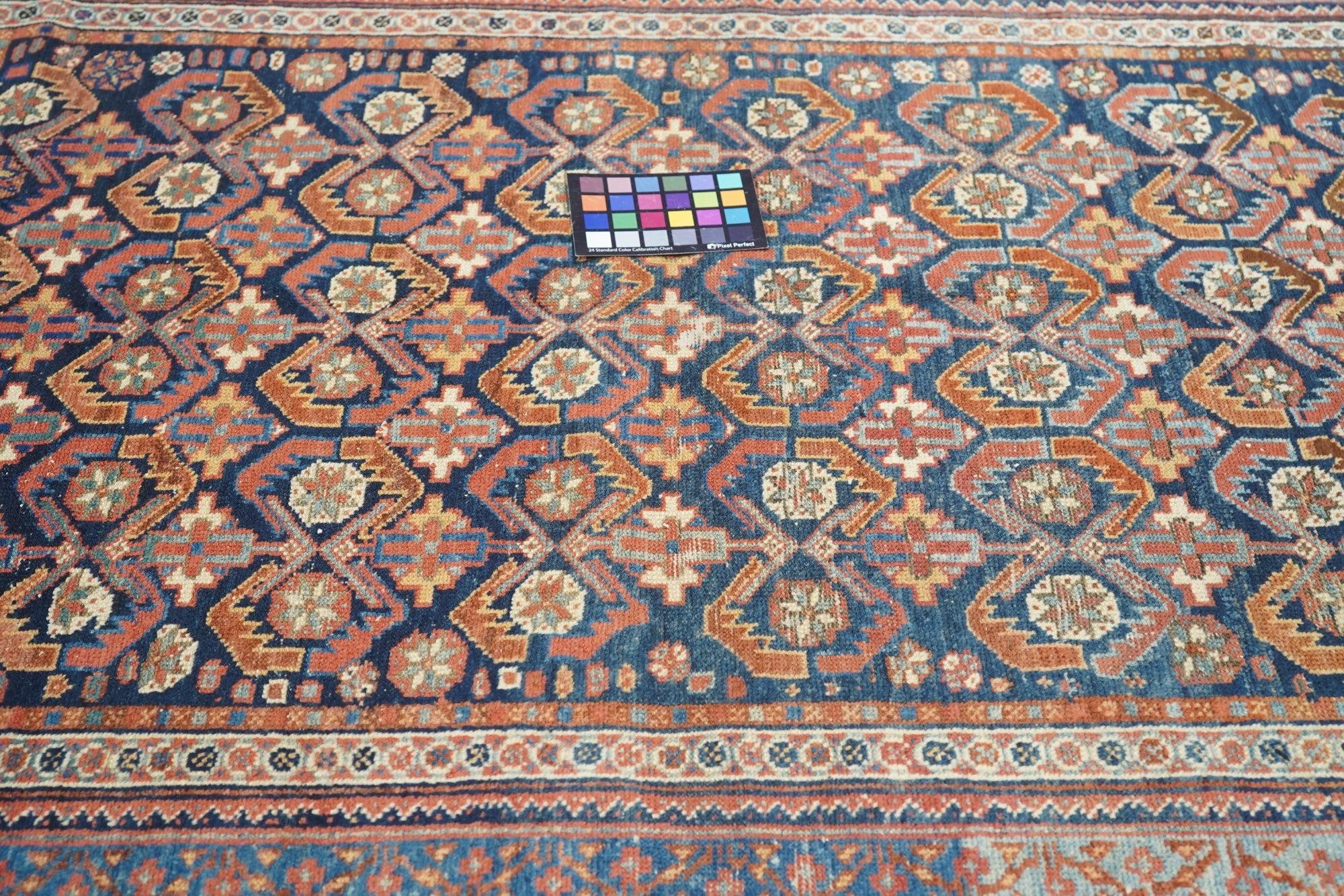 Antiker Afshar-Teppich 4'1'' x 6'3'' im Angebot 1