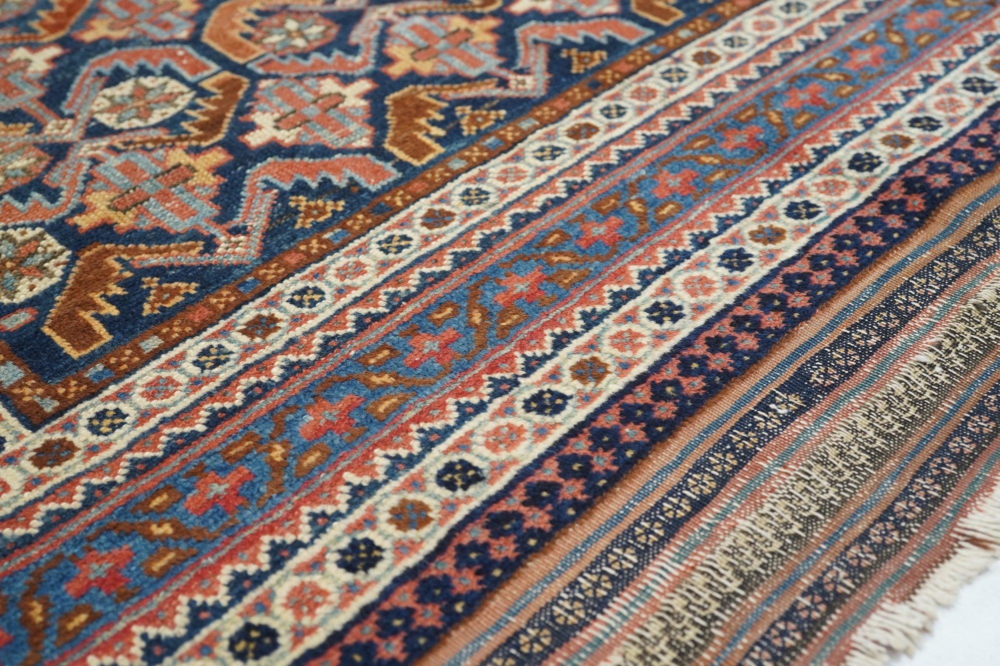 Antiker Afshar-Teppich 4'1'' x 6'3'' im Angebot 2