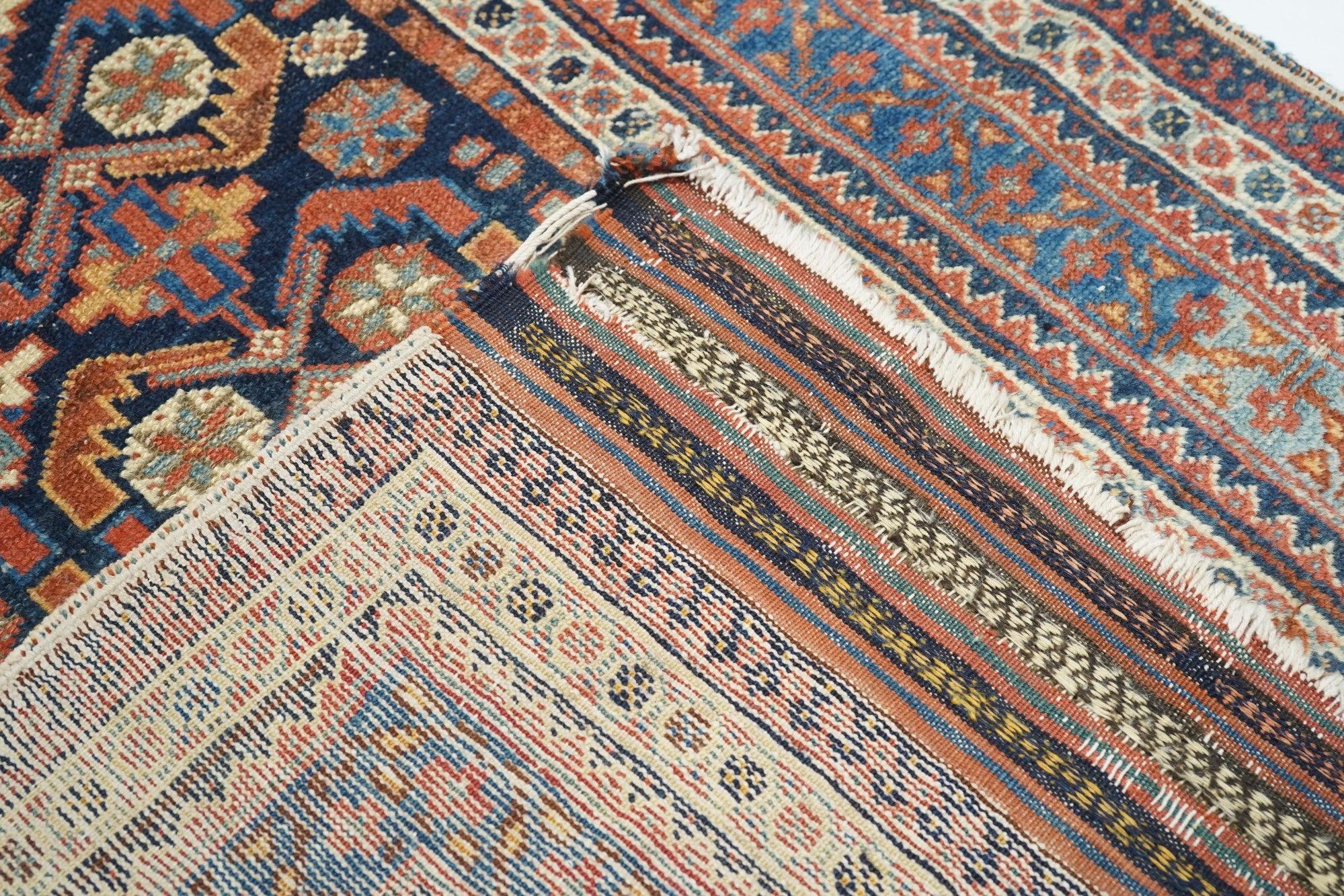 Antiker Afshar-Teppich 4'1'' x 6'3'' im Angebot 3