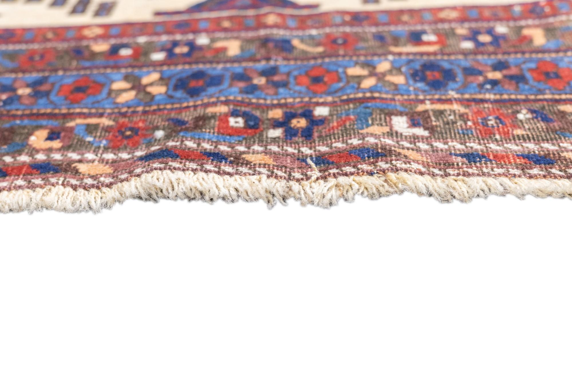 Antiker Afshar-Teppich 4'11'' x 6'1'' im Zustand „Gut“ im Angebot in New York, NY