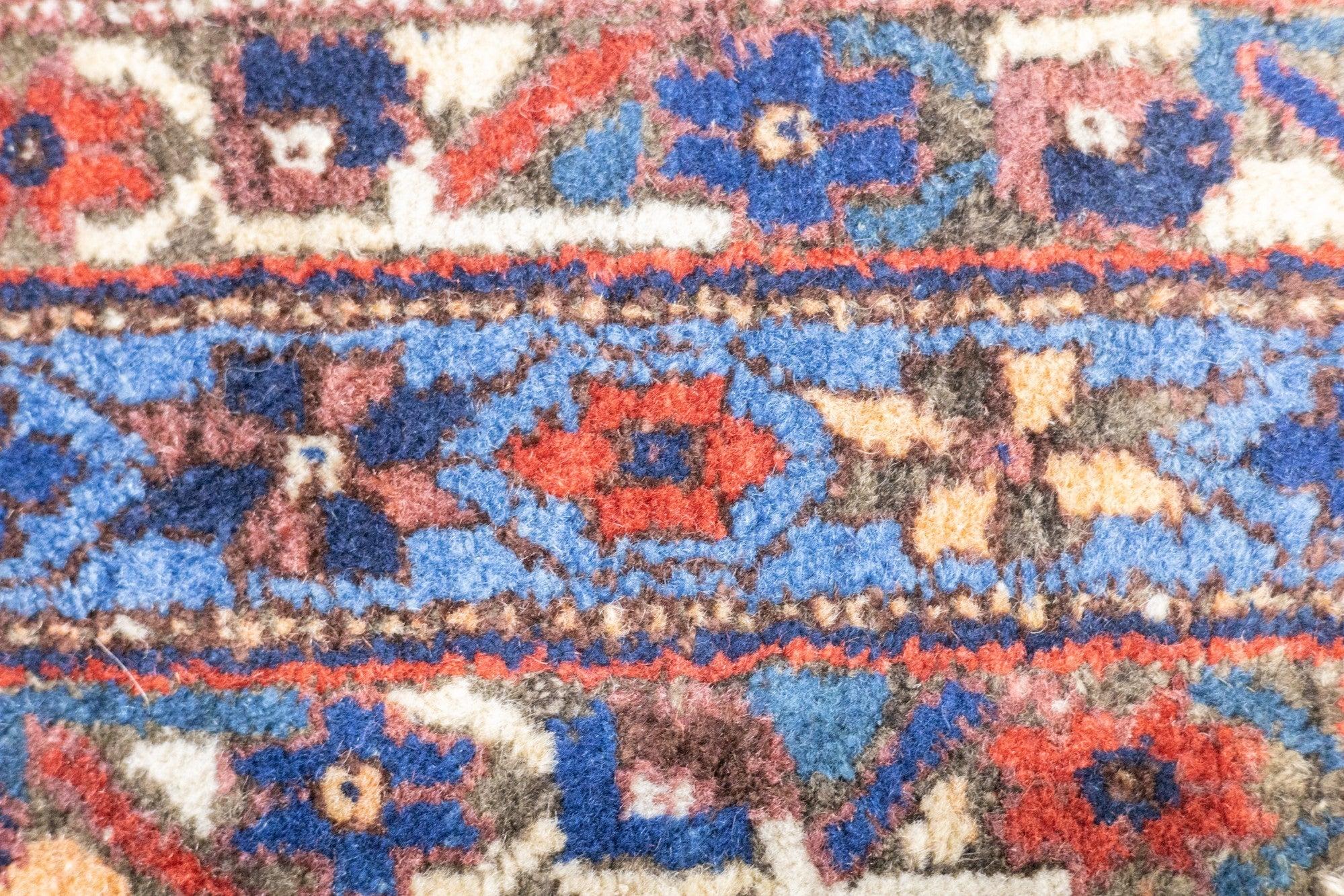 Antiker Afshar-Teppich 4'11'' x 6'1'' im Angebot 2