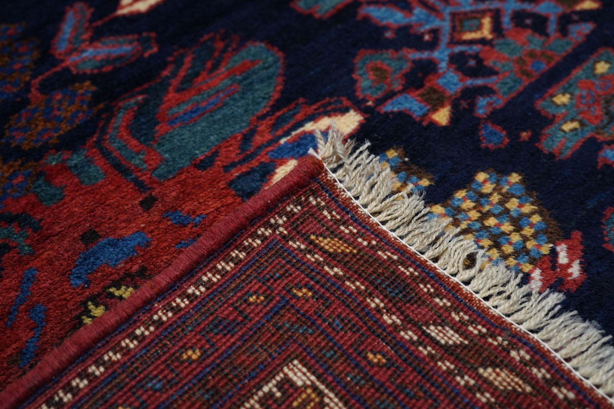 Antiker Afshar-Teppich 4'3'' x 5'5'' im Angebot 4