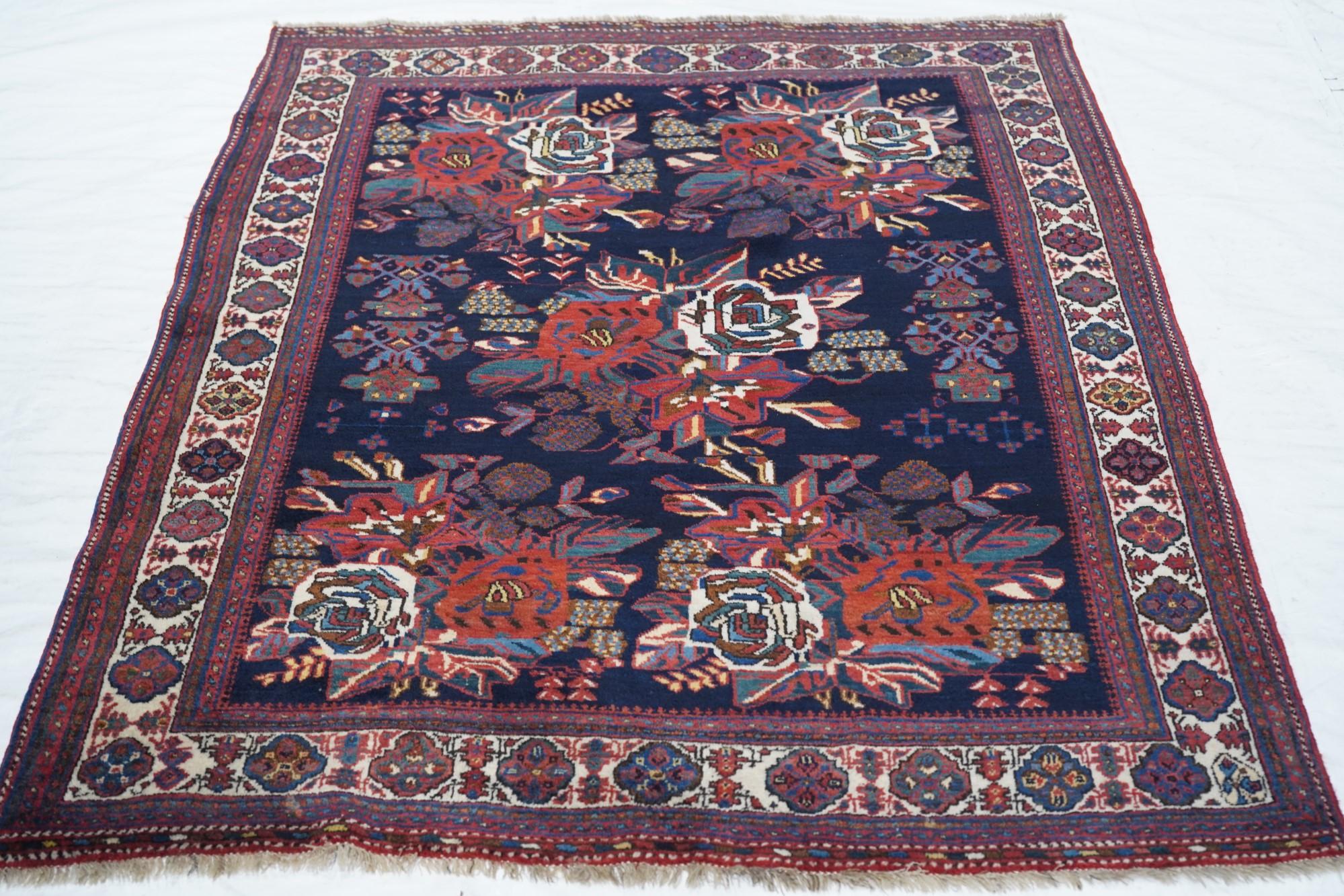 Antiker Afshar-Teppich 4'3'' x 5'5'' im Angebot 2