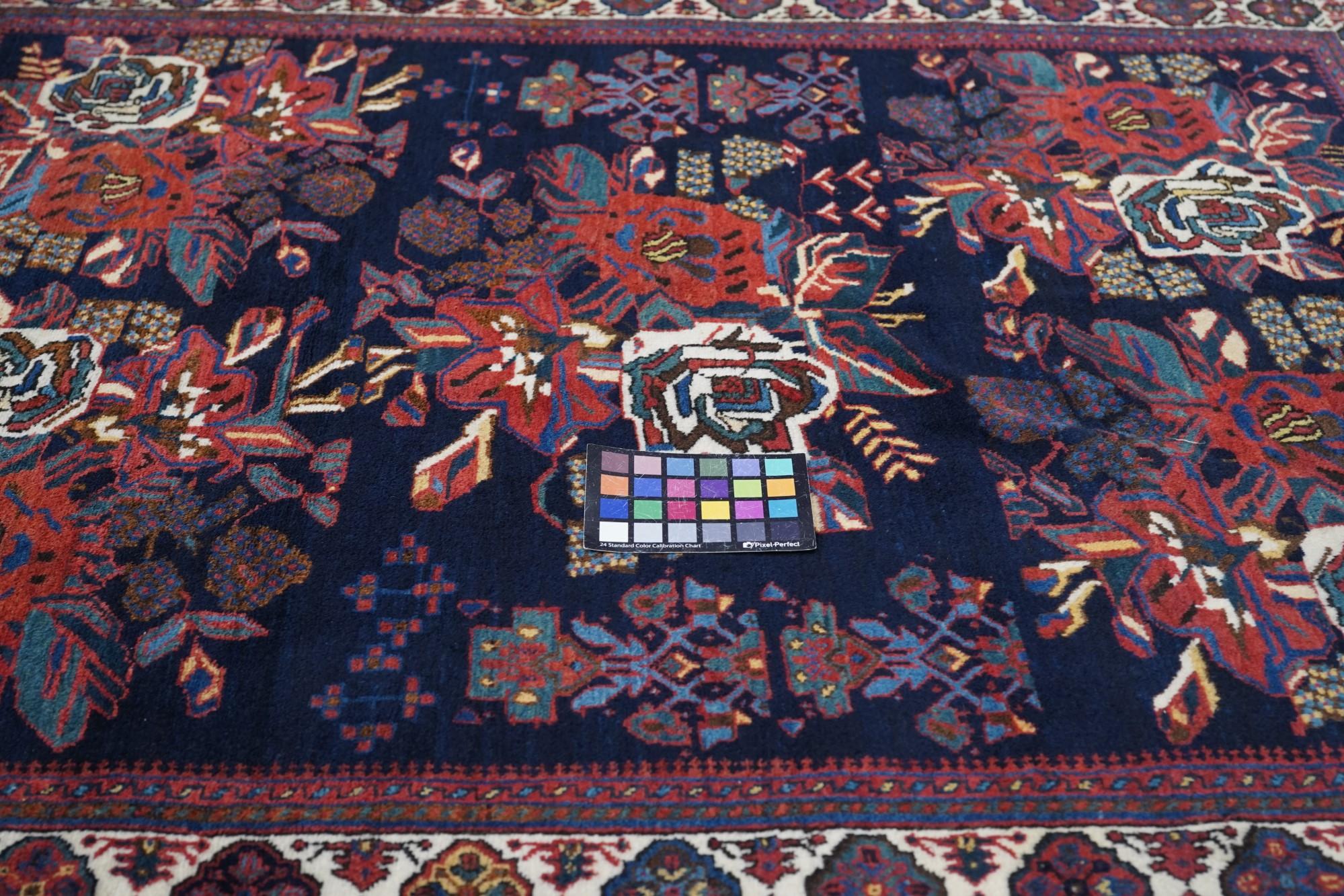 Antiker Afshar-Teppich 4'3'' x 5'5'' im Angebot 3