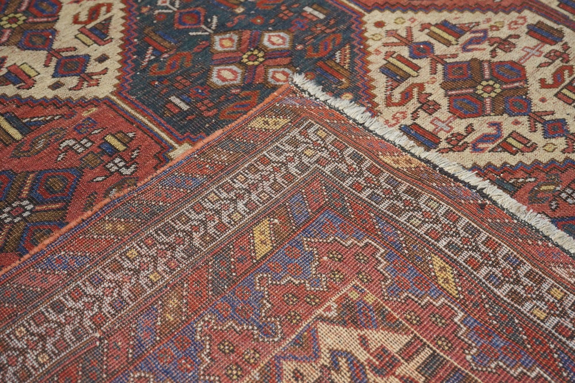 Antiker Afshar-Teppich 5'3'' x 6'4'' im Angebot 3