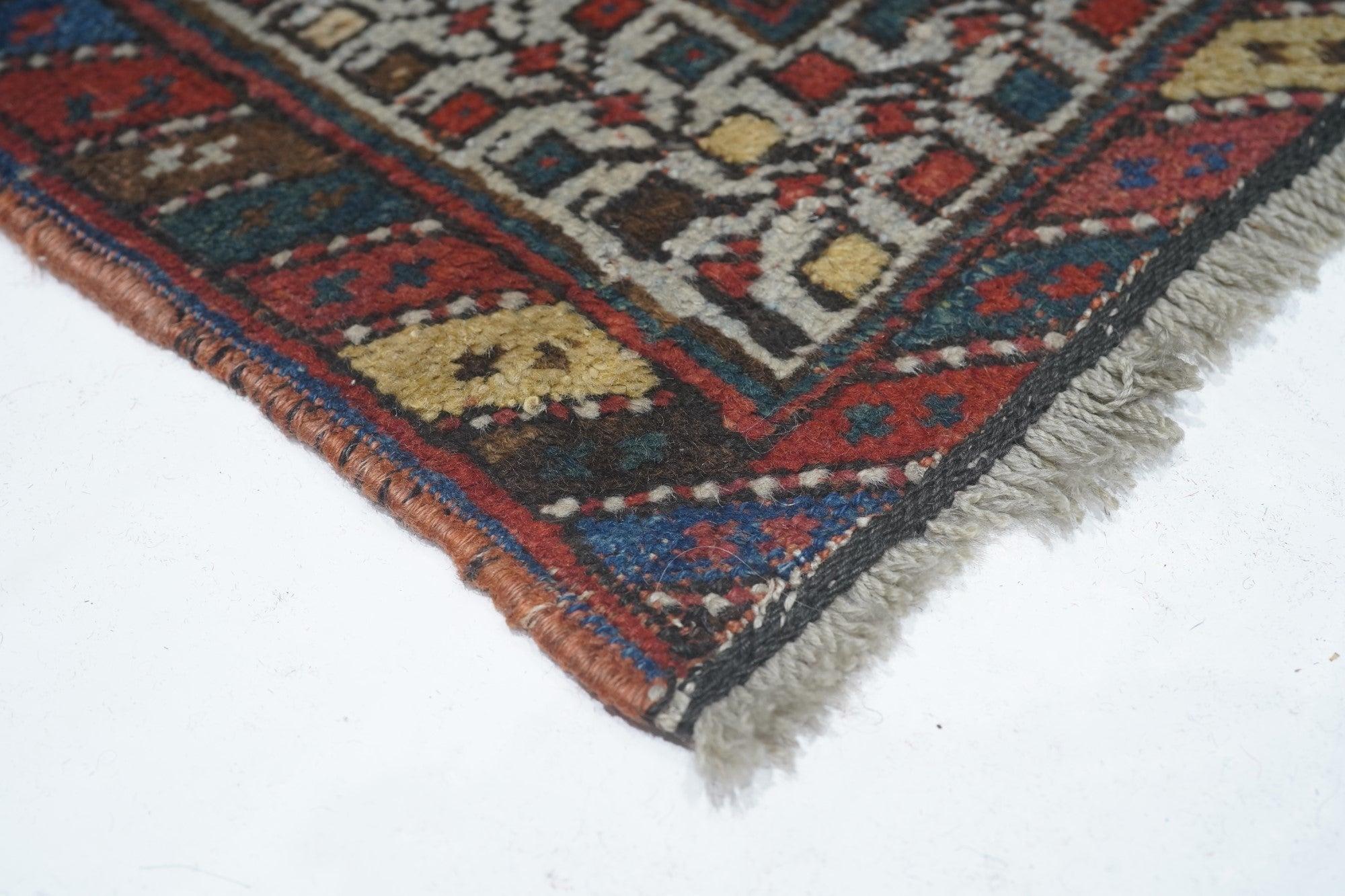 Antiker Afshar-Teppich 5'3'' x 6'4'' (Persisch) im Angebot