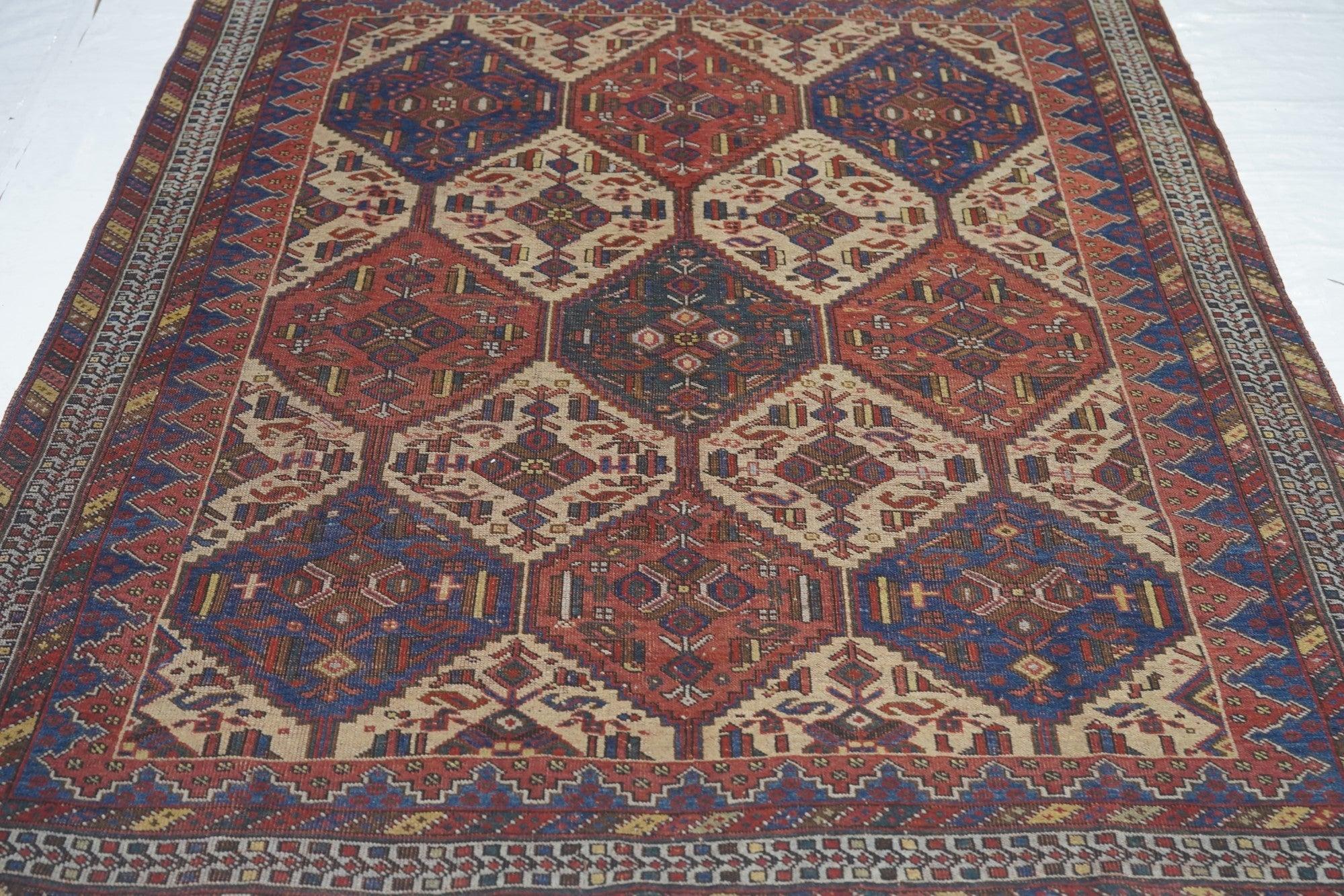Antiker Afshar-Teppich 5'3'' x 6'4'' (Handgeknüpft) im Angebot