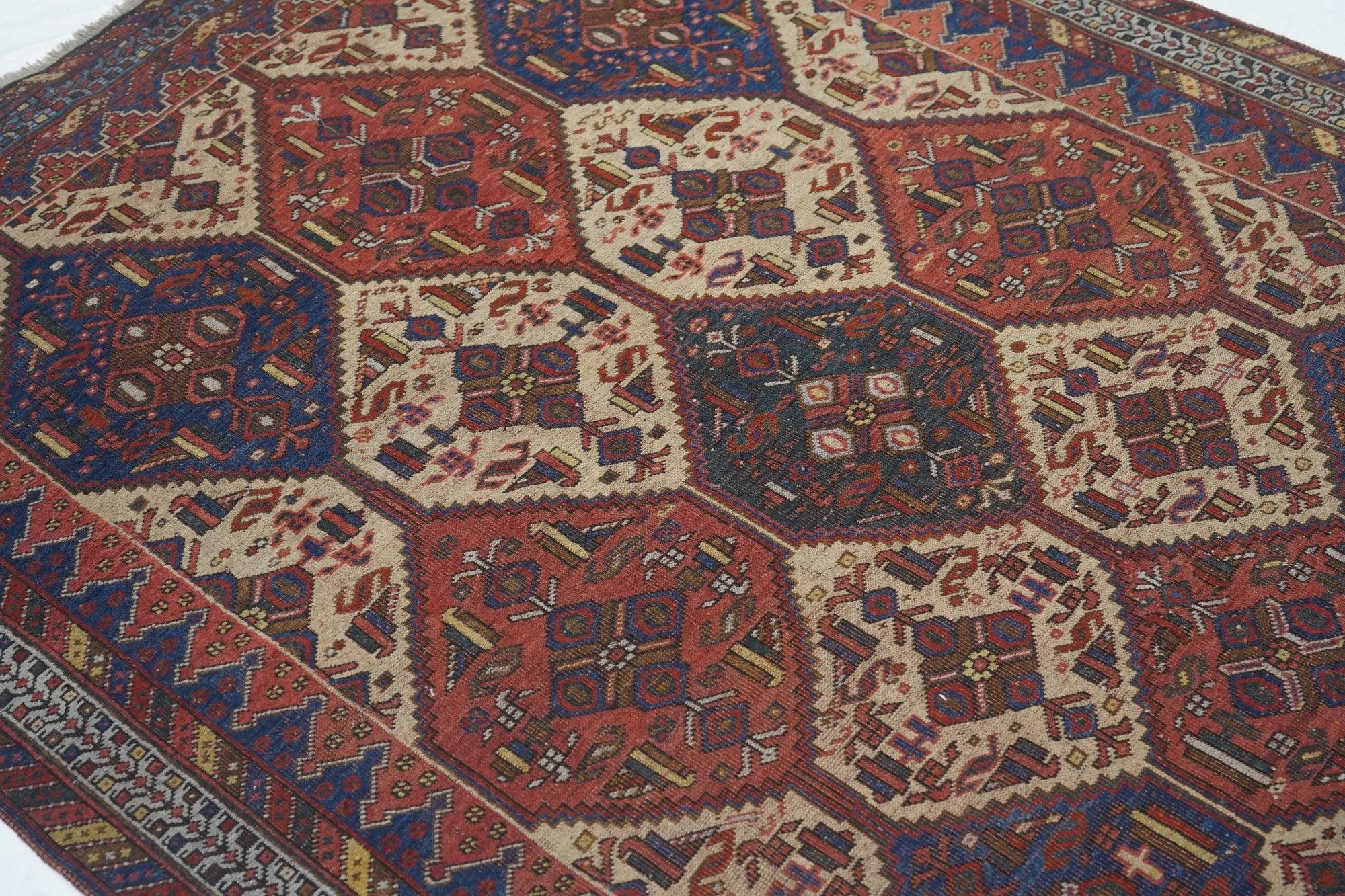 Antiker Afshar-Teppich 5'3'' x 6'4'' im Angebot 1