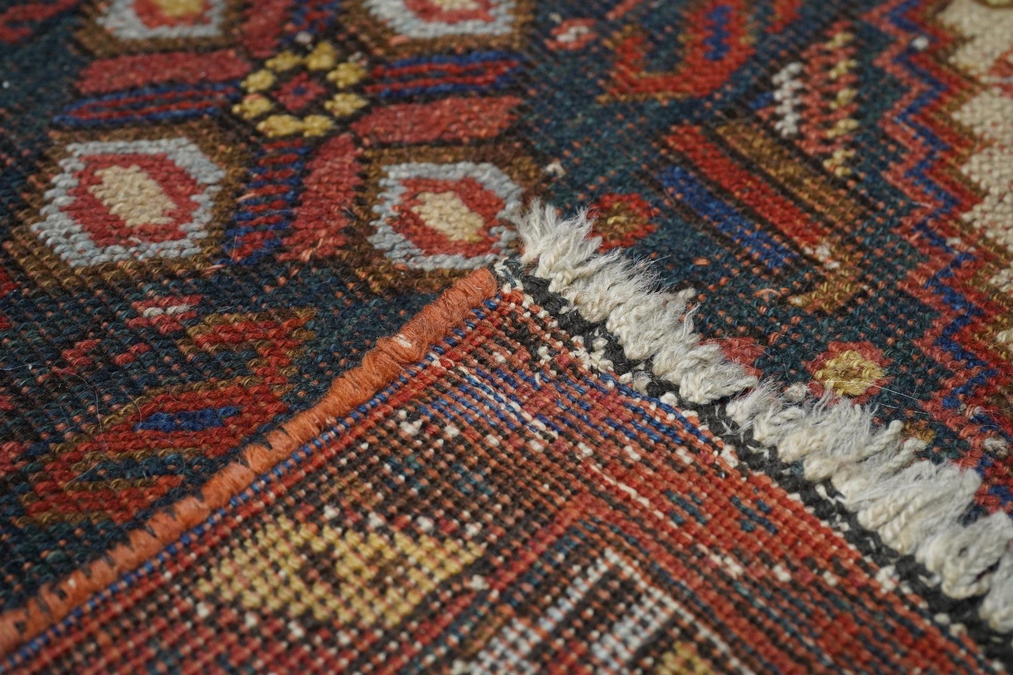 Antiker Afshar-Teppich 5'3'' x 6'4'' im Angebot 2