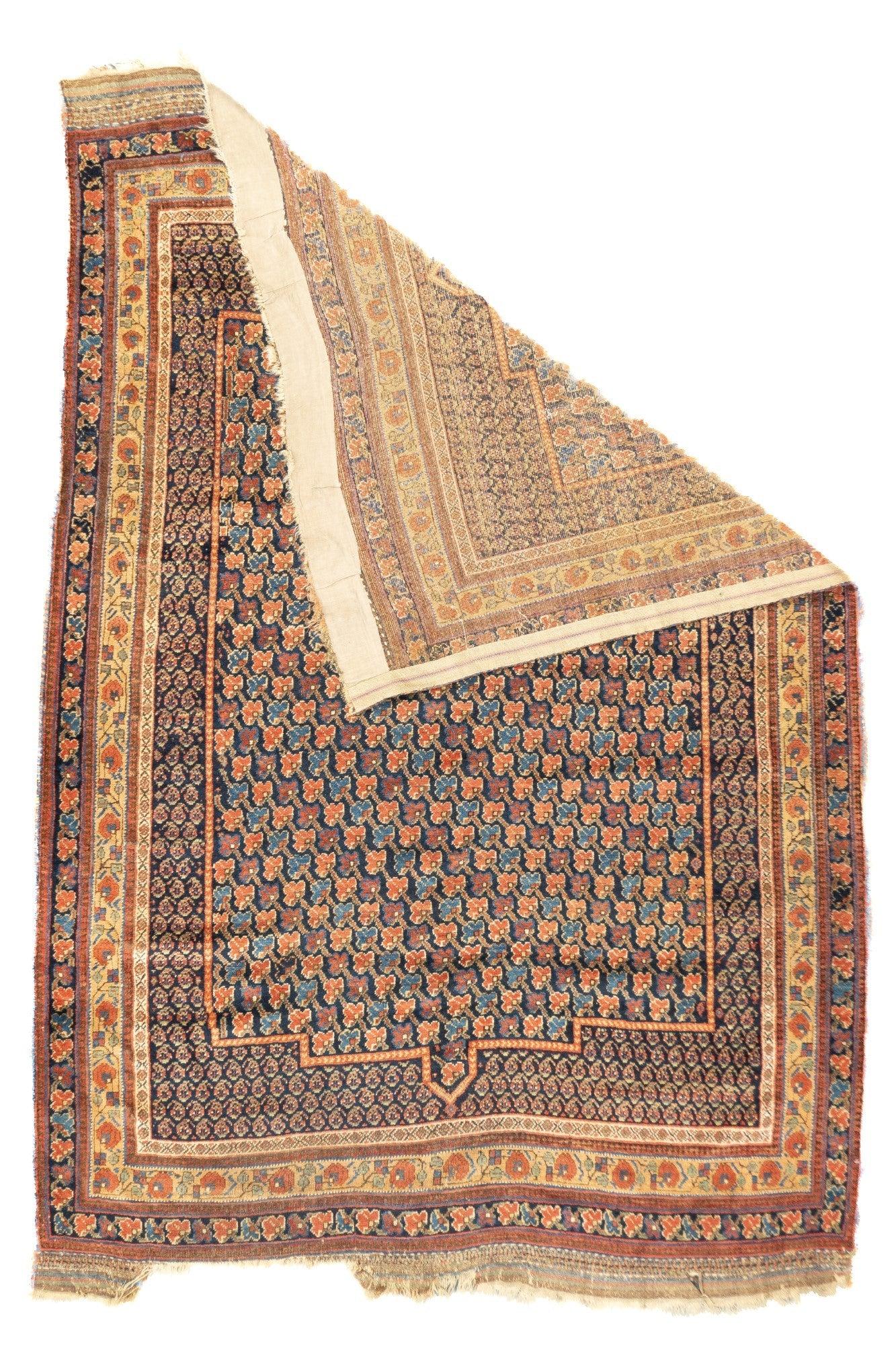 Antiker Afshar-Teppich 5'4'' x 7'11''. Dies ist eine charakteristische große Streuung aus dem Unterstamm Rafsanjani der südpersischen Afscharen. Man beachte das Unterfeld mit einem farbigen Diagonaleffekt aus miteinander verbundenen Palmetten und