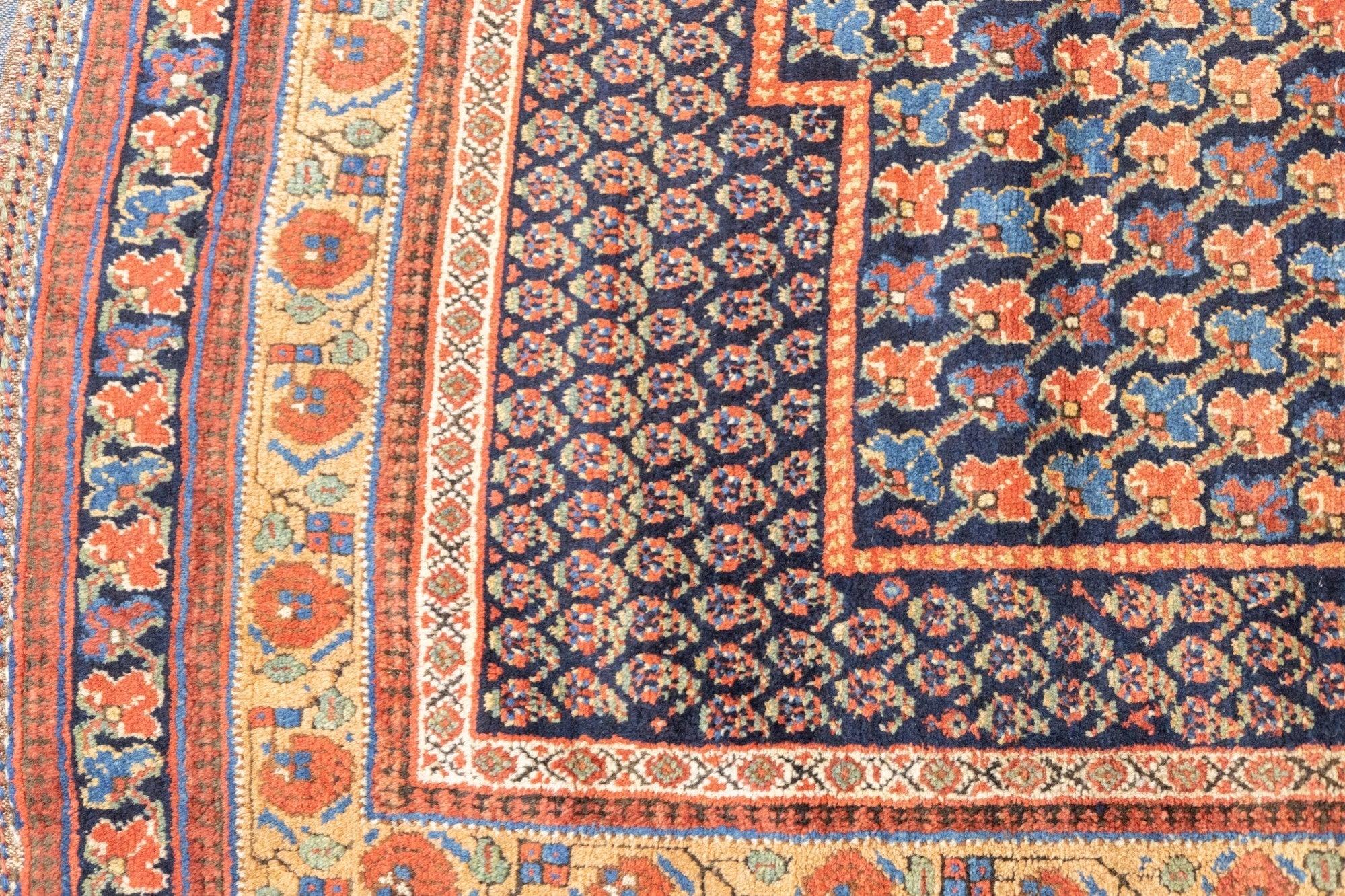 Antiker Afshar-Teppich 5'4'' x 7'11'' im Angebot 2