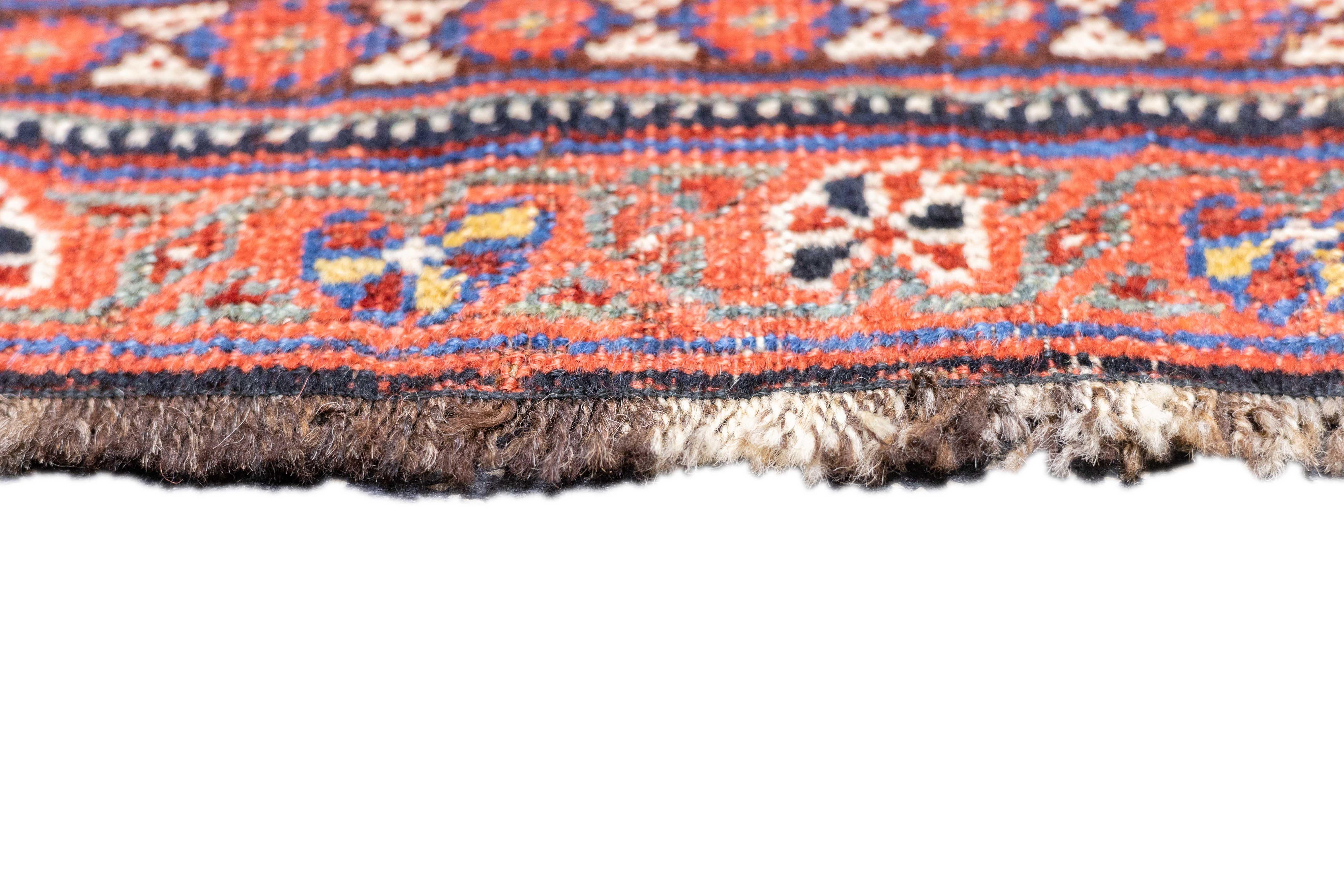 Antiker Afshar-Teppich 7'3'' x 10'11'' im Zustand „Gut“ im Angebot in New York, NY