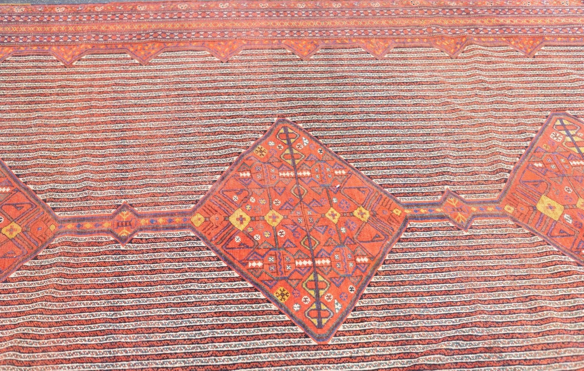 Antiker Afshar-Teppich 7'3'' x 10'11'' (19. Jahrhundert) im Angebot