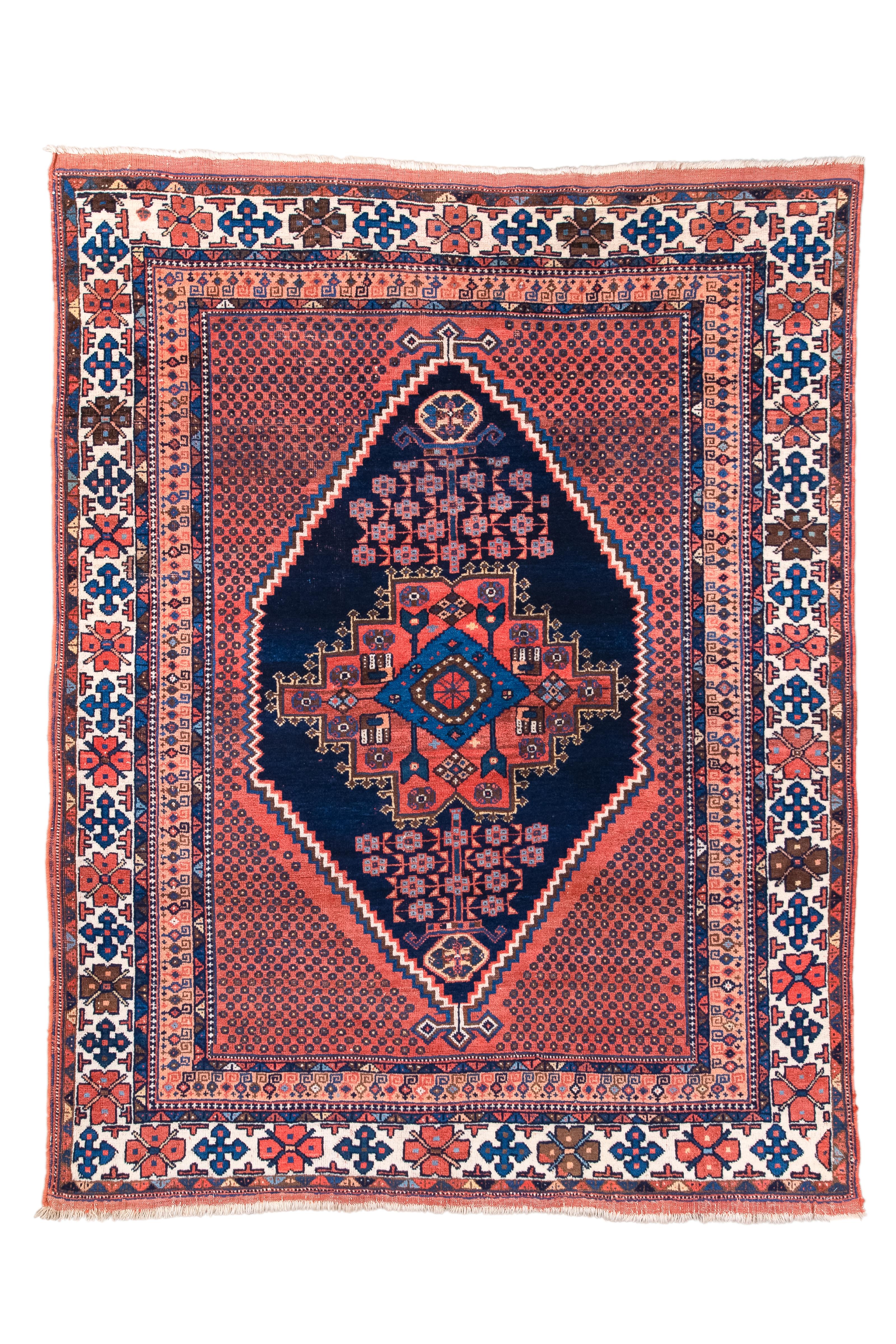 Im Jahr 1900 schufen die geschickten Kunsthandwerker des Afshar-Stammes ein Meisterwerk in Form eines 4'6