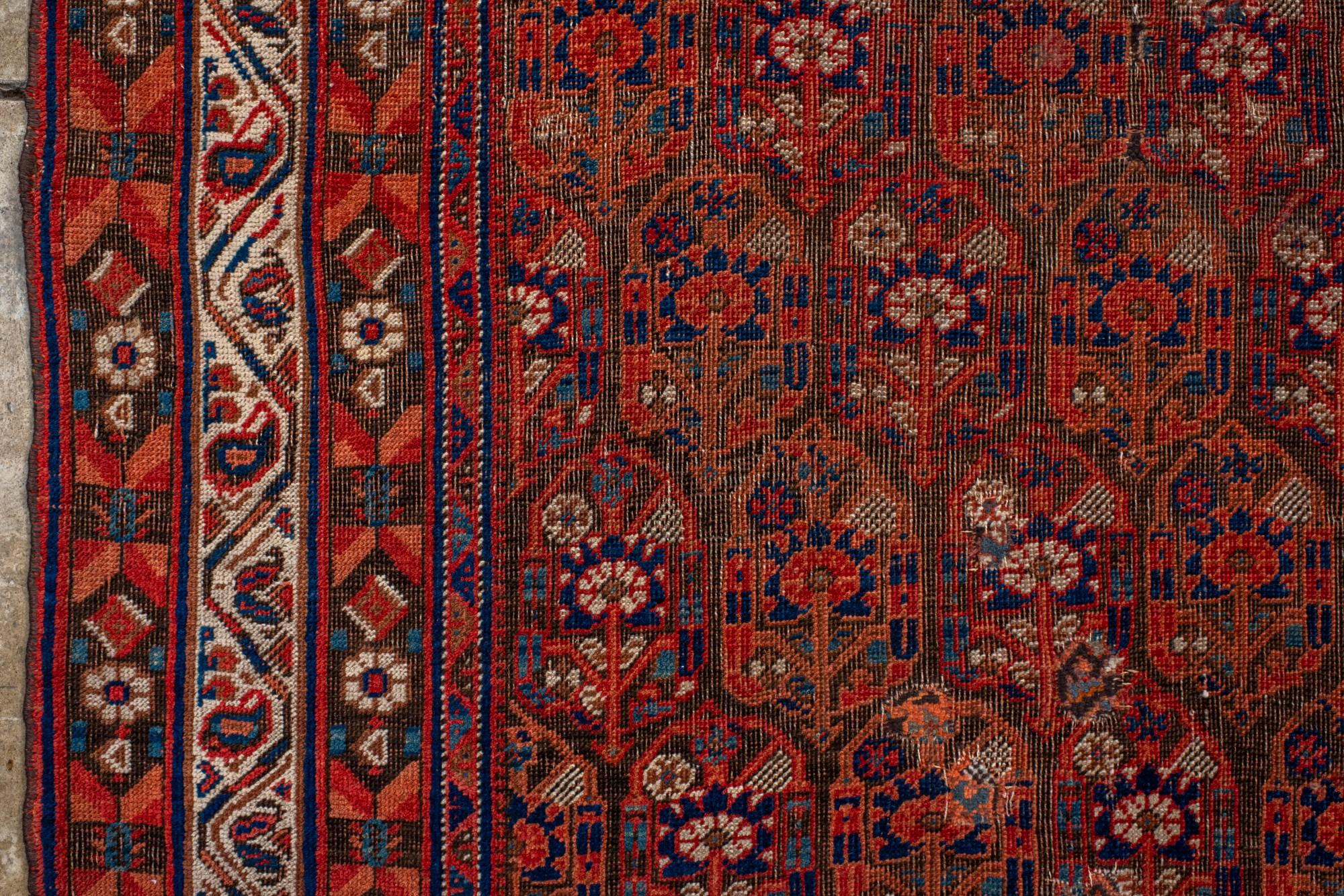 Tappeto Afshar antico con colori scuri In condizioni buone in vendita a New York, NY