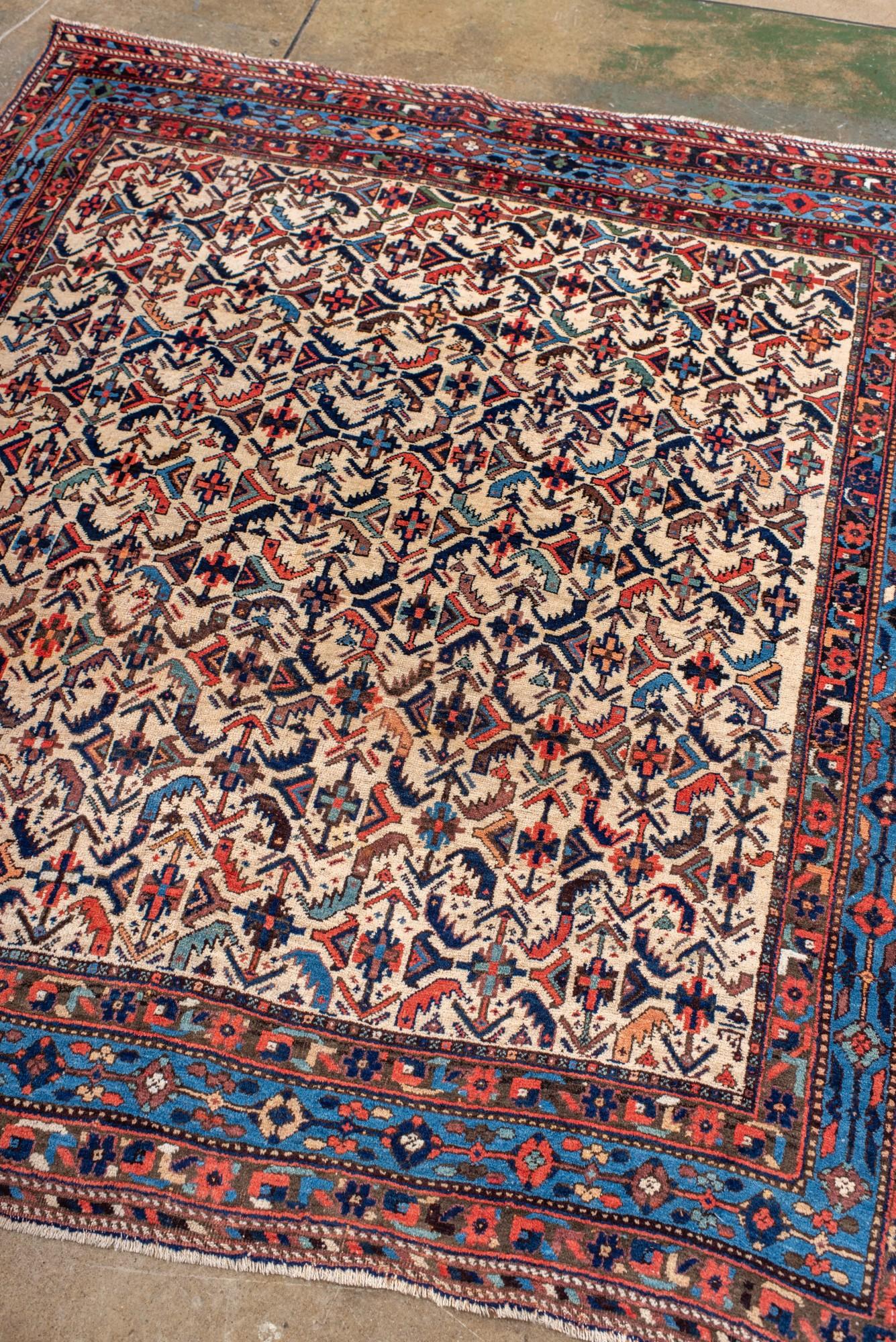 Perse Tapis Afshar ancien avec motif de fleurs, années 1920 en vente